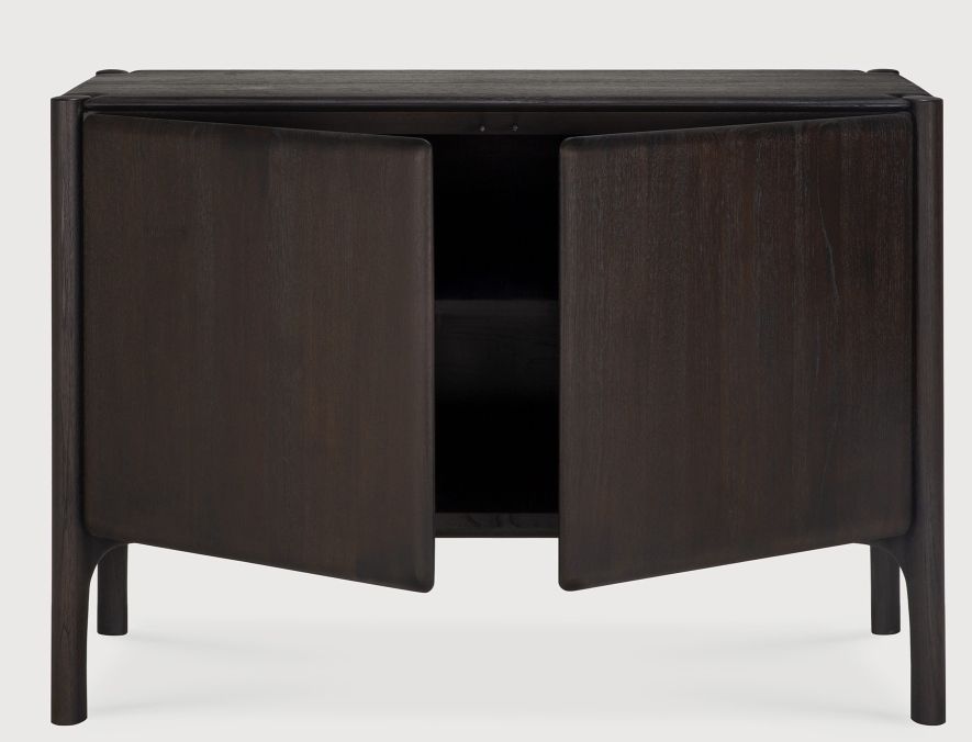 PI Sideboard von Ethnicraft mit offenen Türen, dunkles Holz, minimalistisches Design, Stauraum für Wohnzimmer.