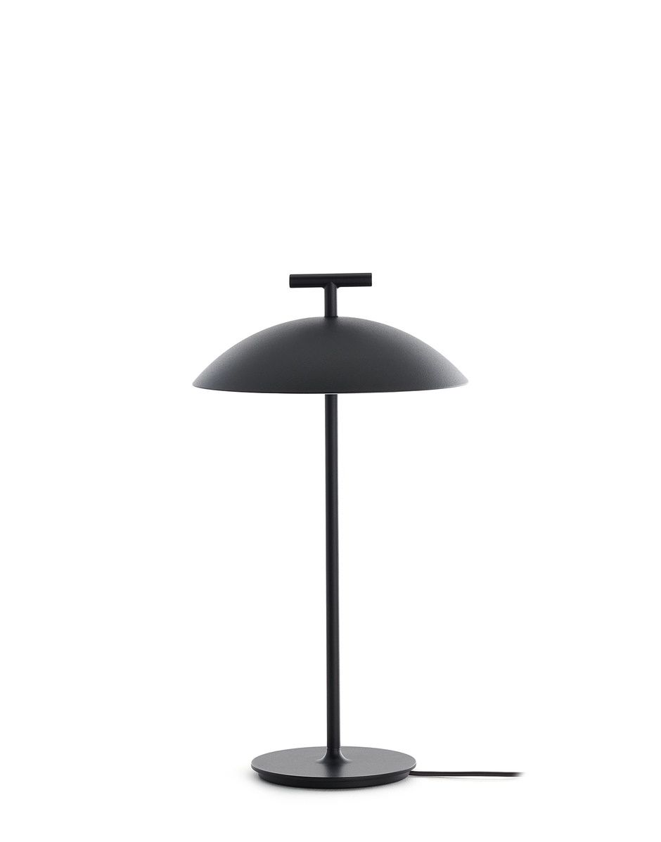Schwarze Mini Geen-A Tischleuchte von Kartell: Moderne Lampe mit Schirm und Fuß.