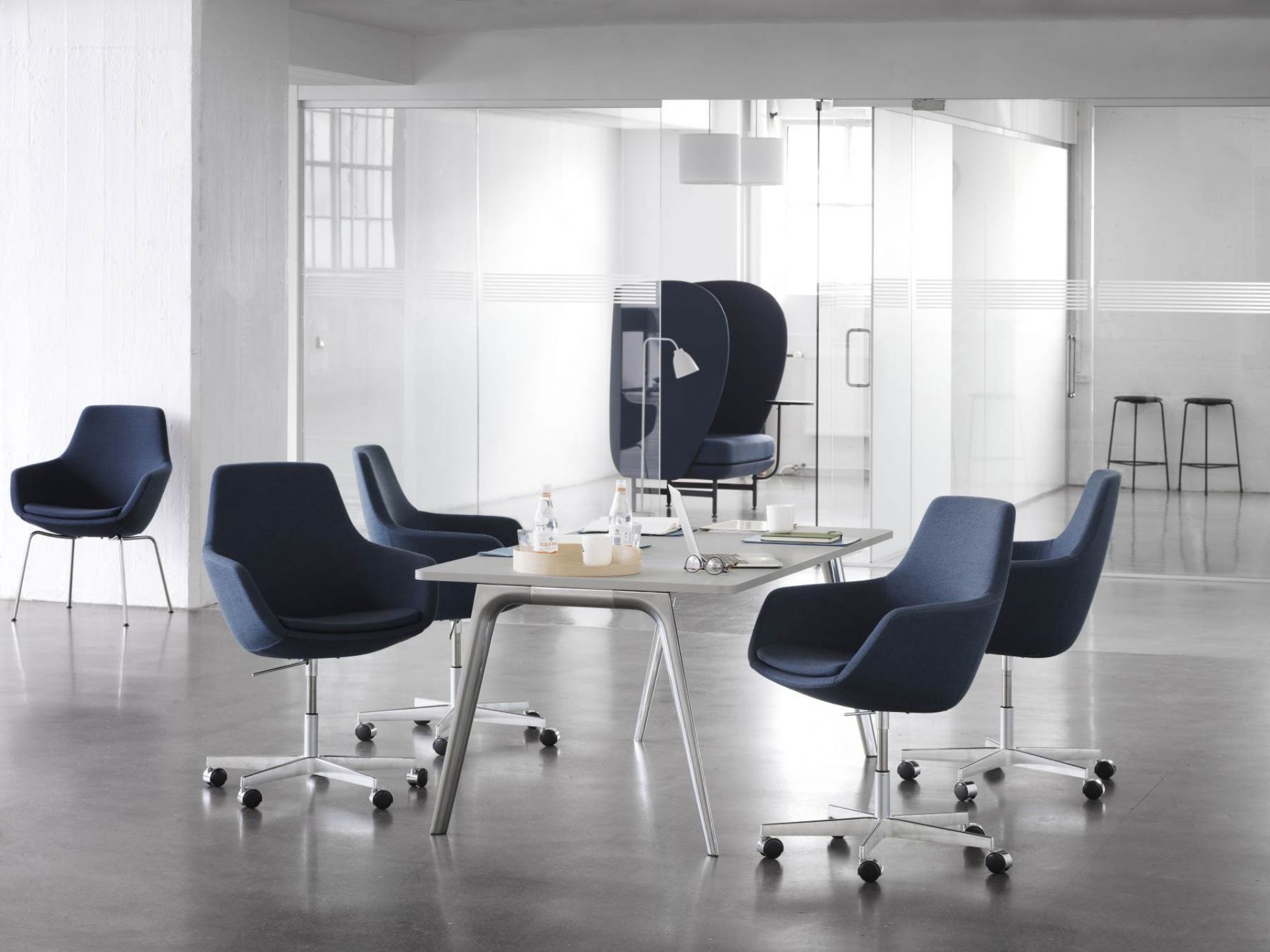 Little Giraffe Drehstuhl 3211 Fester Bezug Fritz Hansen