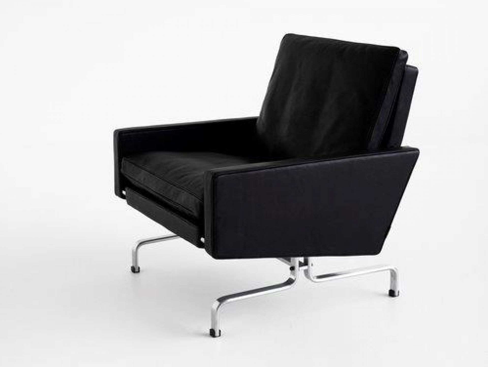 Schwarzer PK 31 Loungesessel von Fritz Hansen mit Lederbezug und Stahlgestell. Designklassiker.