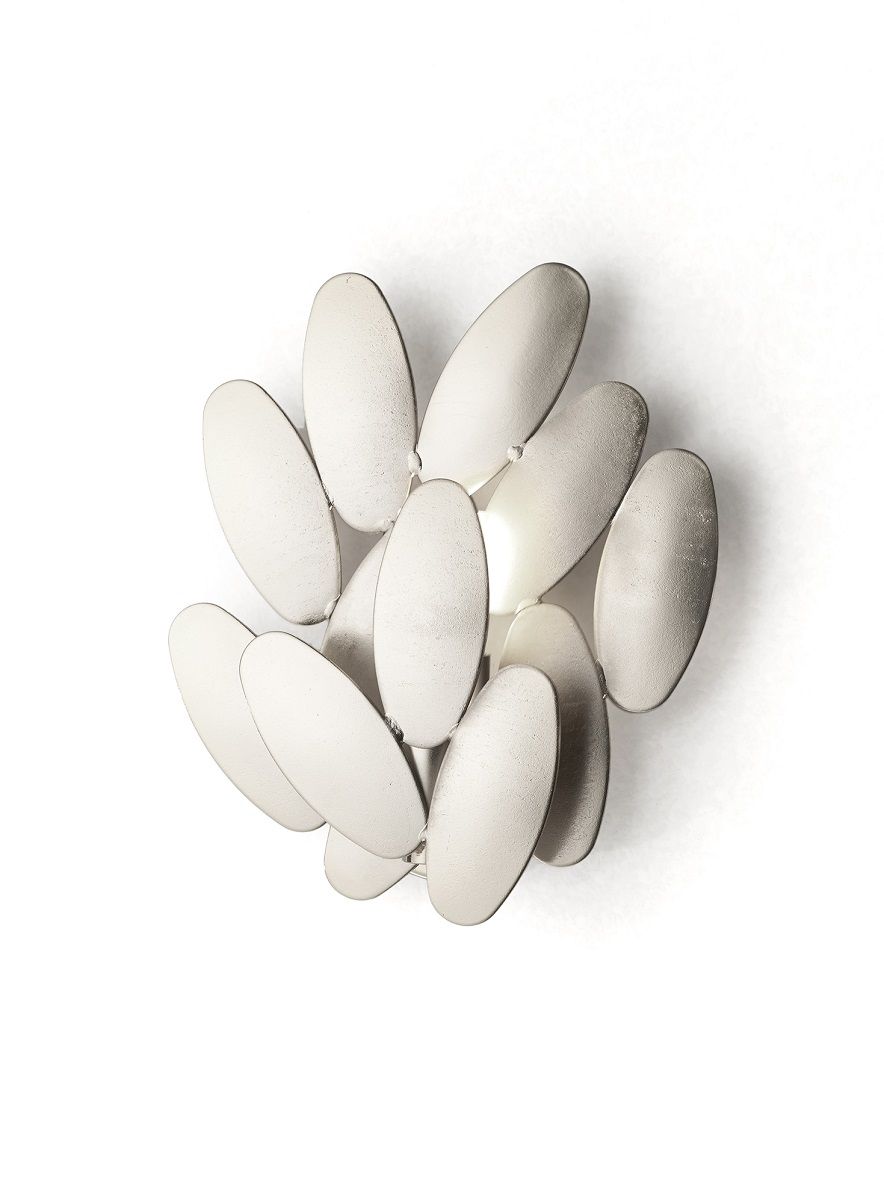 Foliae Wandleuchte von Opinion Ciatti, silberne Blätter bilden eine moderne Wandlampe.