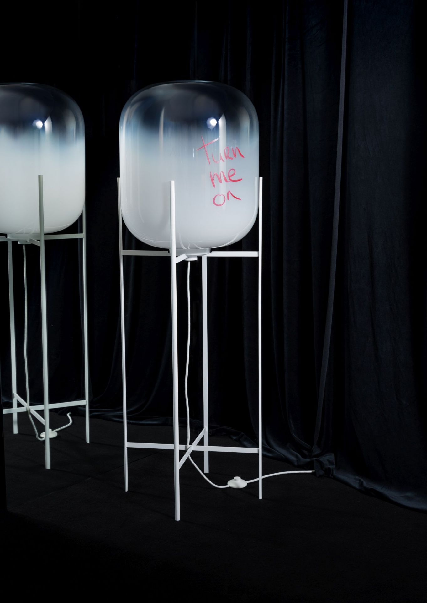 Oda Big Stehleuchte rauchgrau satiniert Pulpo