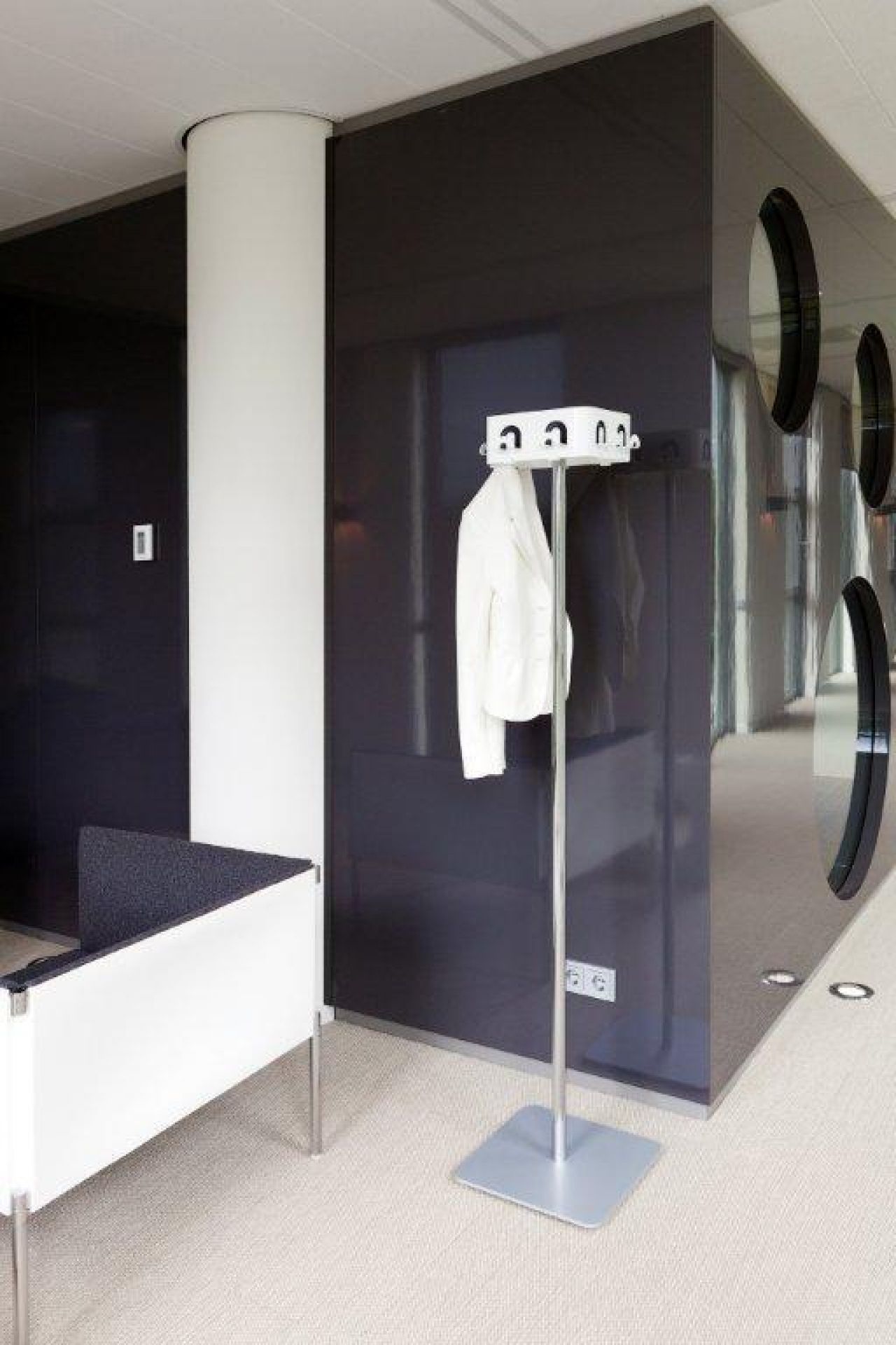 Flow Square Garderobenständer Cascando