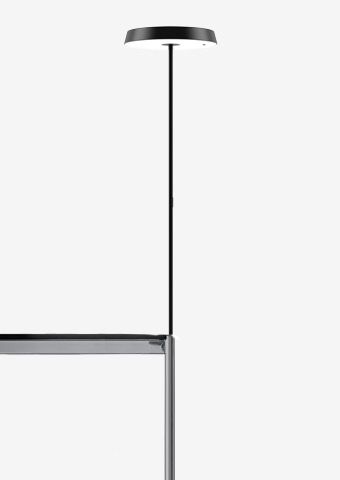 Schwarze Koi-S Tischleuchte für USM Haller, moderne Büroleuchte mit warmweißem Licht.