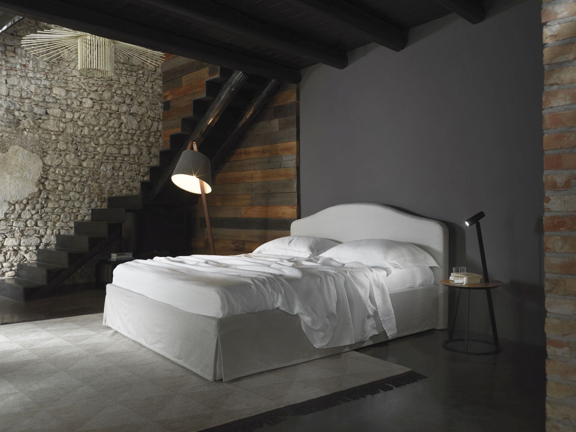 Albino Torcia Beistelltisch Walnuss / Schwarz Casamania Horm