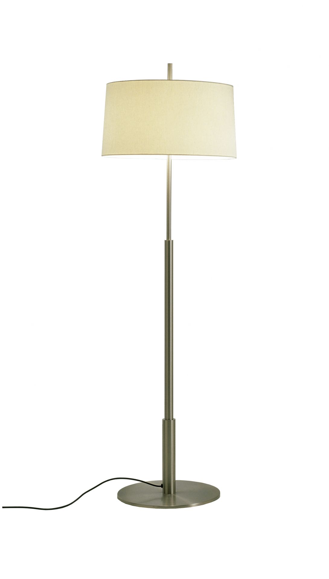 Diana Stehleuchte von Santa & Cole mit Stoffschirm und Metallfuß für Wohnzimmer und Schlafzimmer.