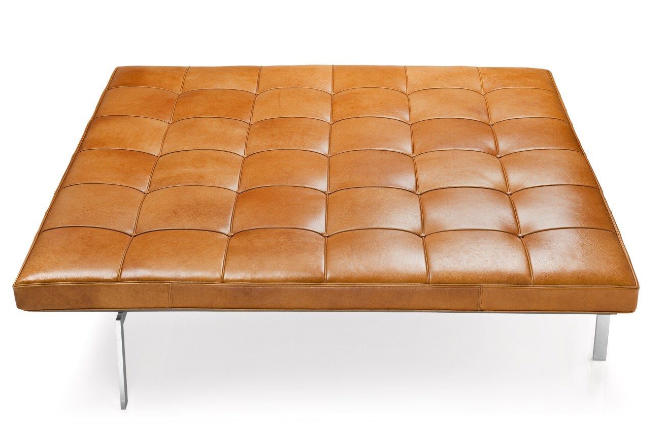 PK 81 Daybed Liege von Fritz Hansen mit braunem Lederbezug und Stahlgestell.