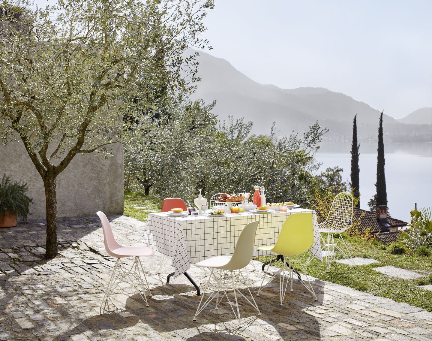 Eames Fiberglass Chair DSR Stuhl Vitra