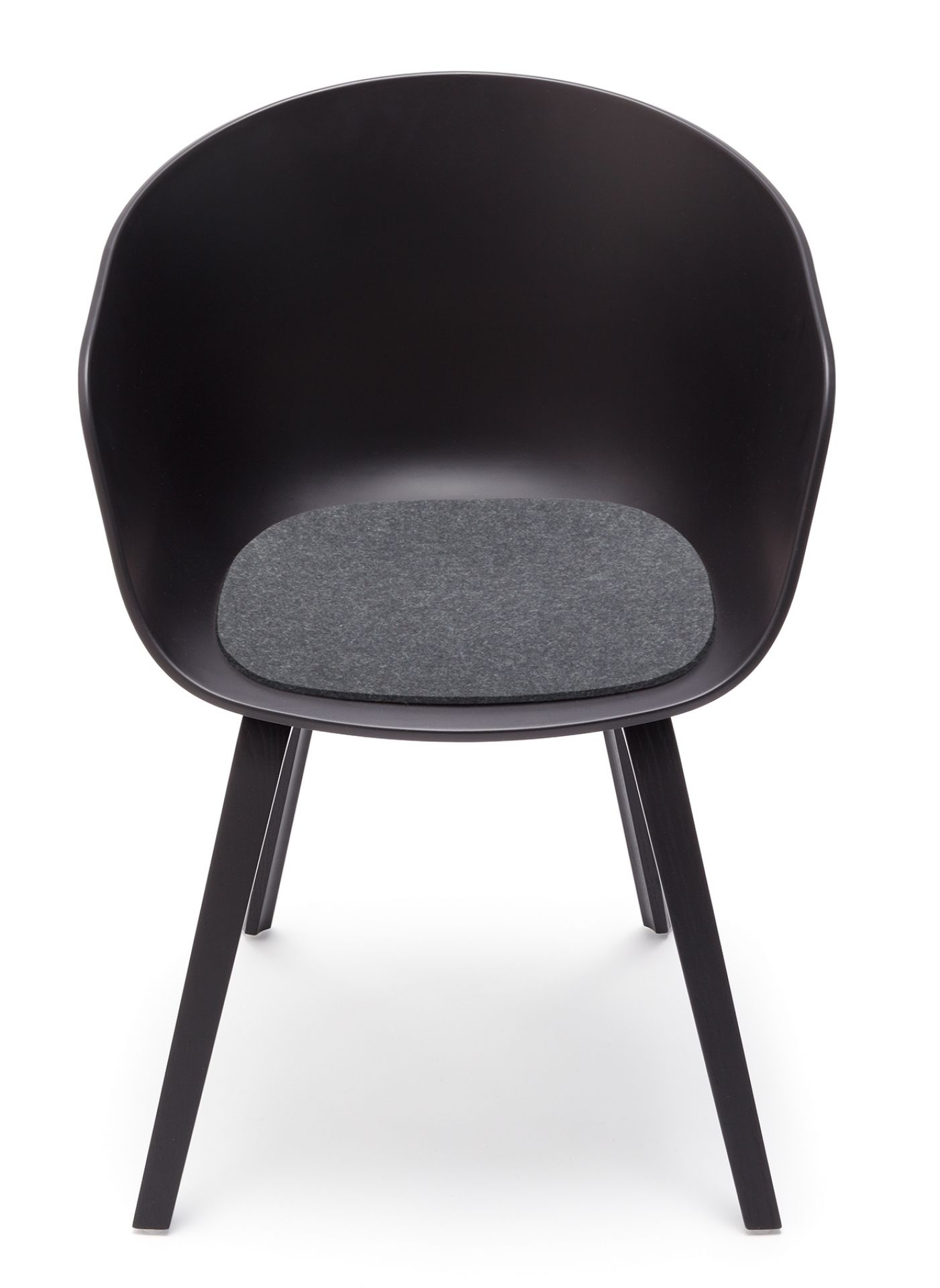 Anthrazitfarbener About A Chair AAC22 mit grauer Hey Sign Filzauflage für bequemes Sitzen.