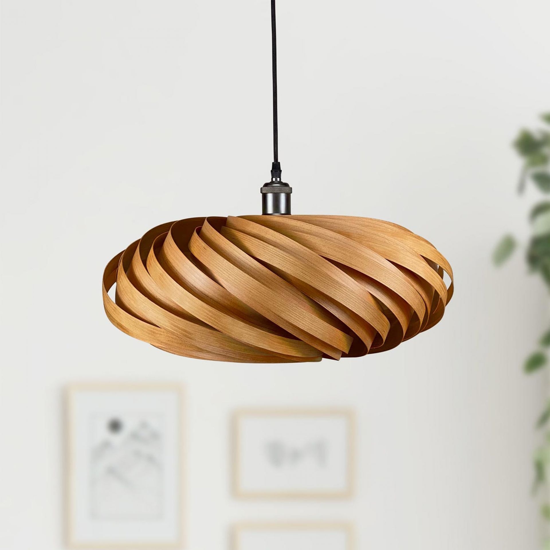 Veneria Hängeleuchte aus Kirschbaumholz, moderne Pendelleuchte mit spiralförmigem Design für Wohnzimmer und Esszimmer.