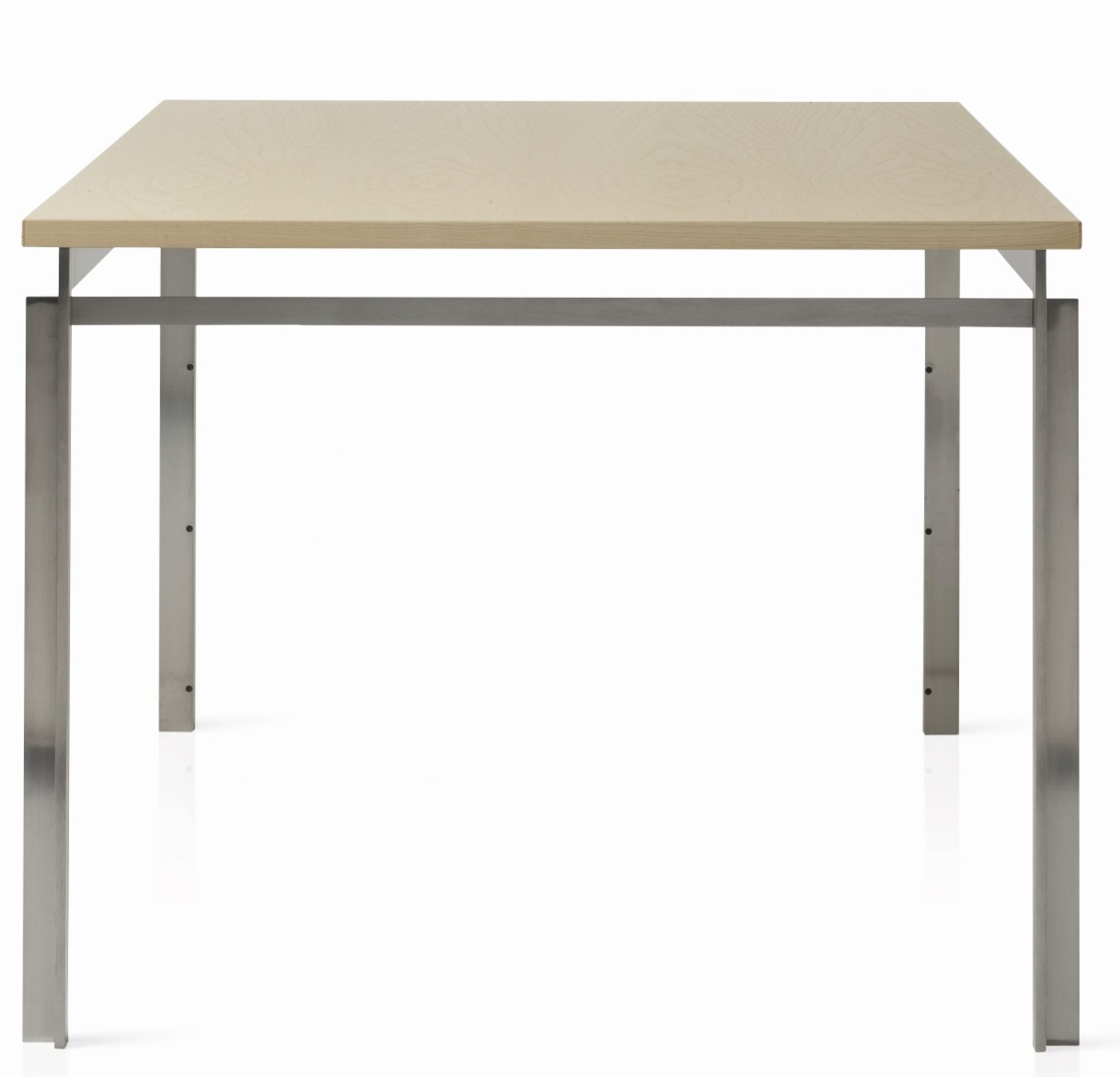 PK51 Esstisch von Fritz Hansen: Quadratischer Holztisch mit Stahlgestell, modernes Design für Esszimmer.