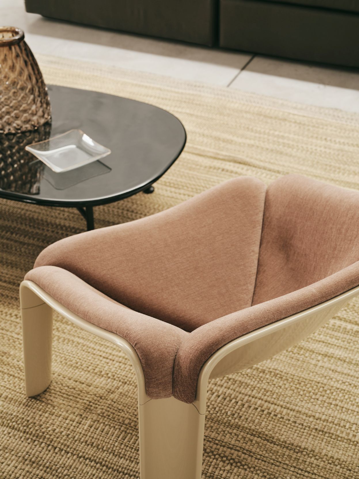 F300 Lounge Chair Sessel Gubi