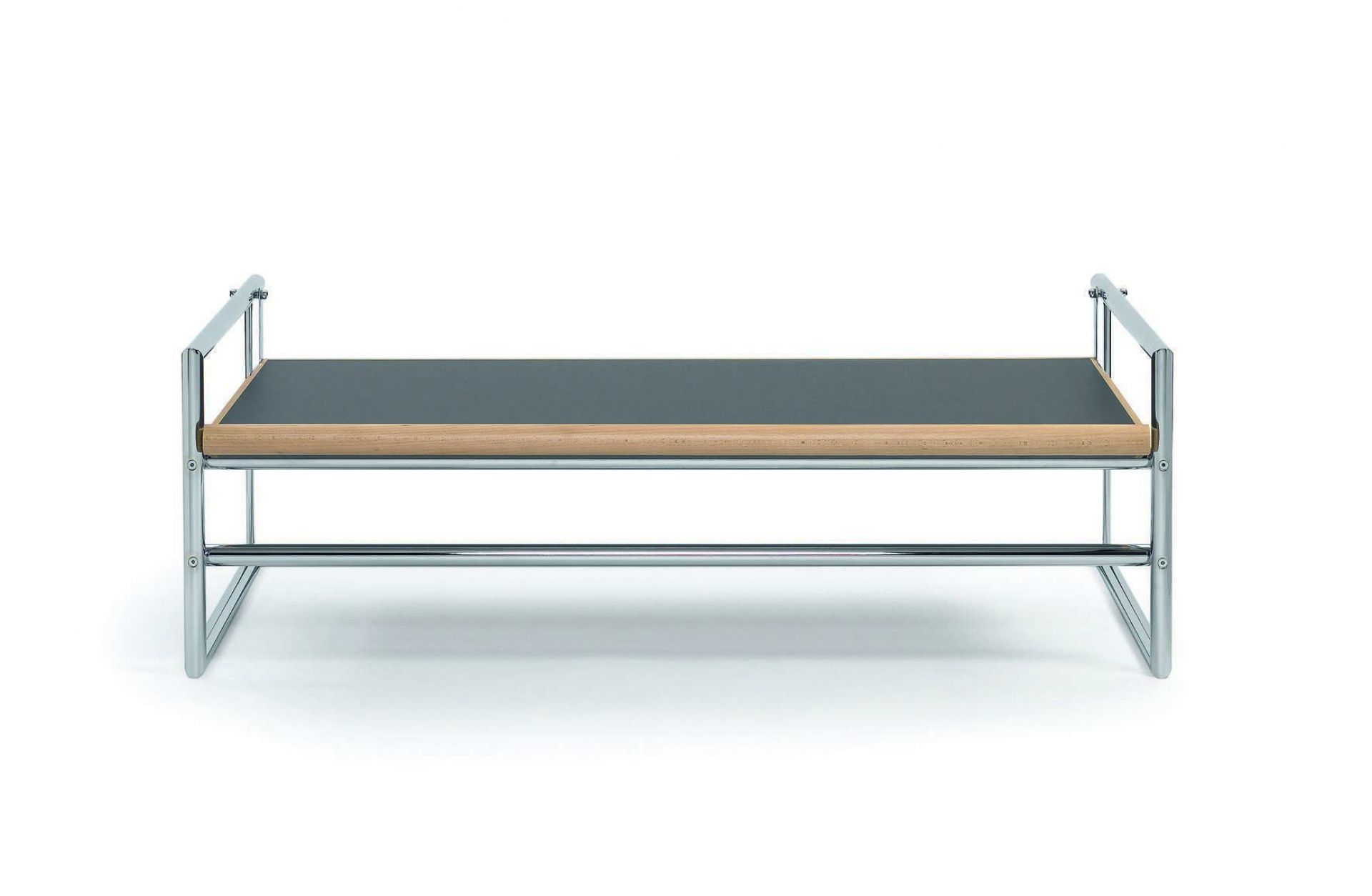 Menton Tisch von ClassiCon mit Stahlrohrgestell und grauer Tischplatte aus Linoleum.