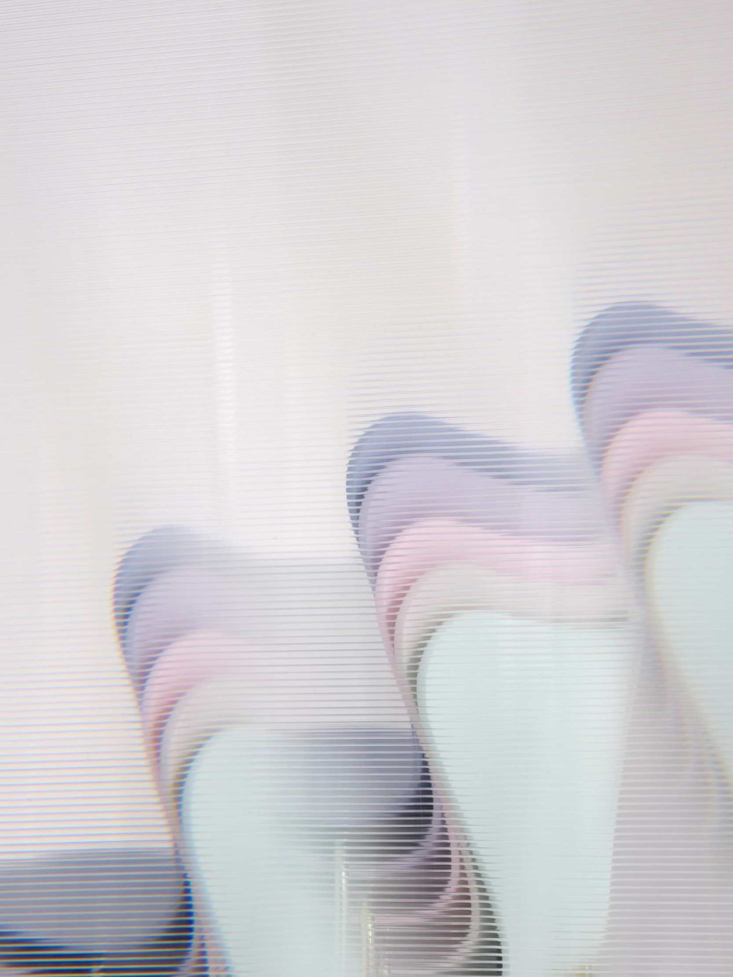 Nahaufnahme des Fritz Hansen Siebener Stuhls in AM Pink Rainbow Limited Edition. Designmöbel für Esszimmer und Wohnbereich.