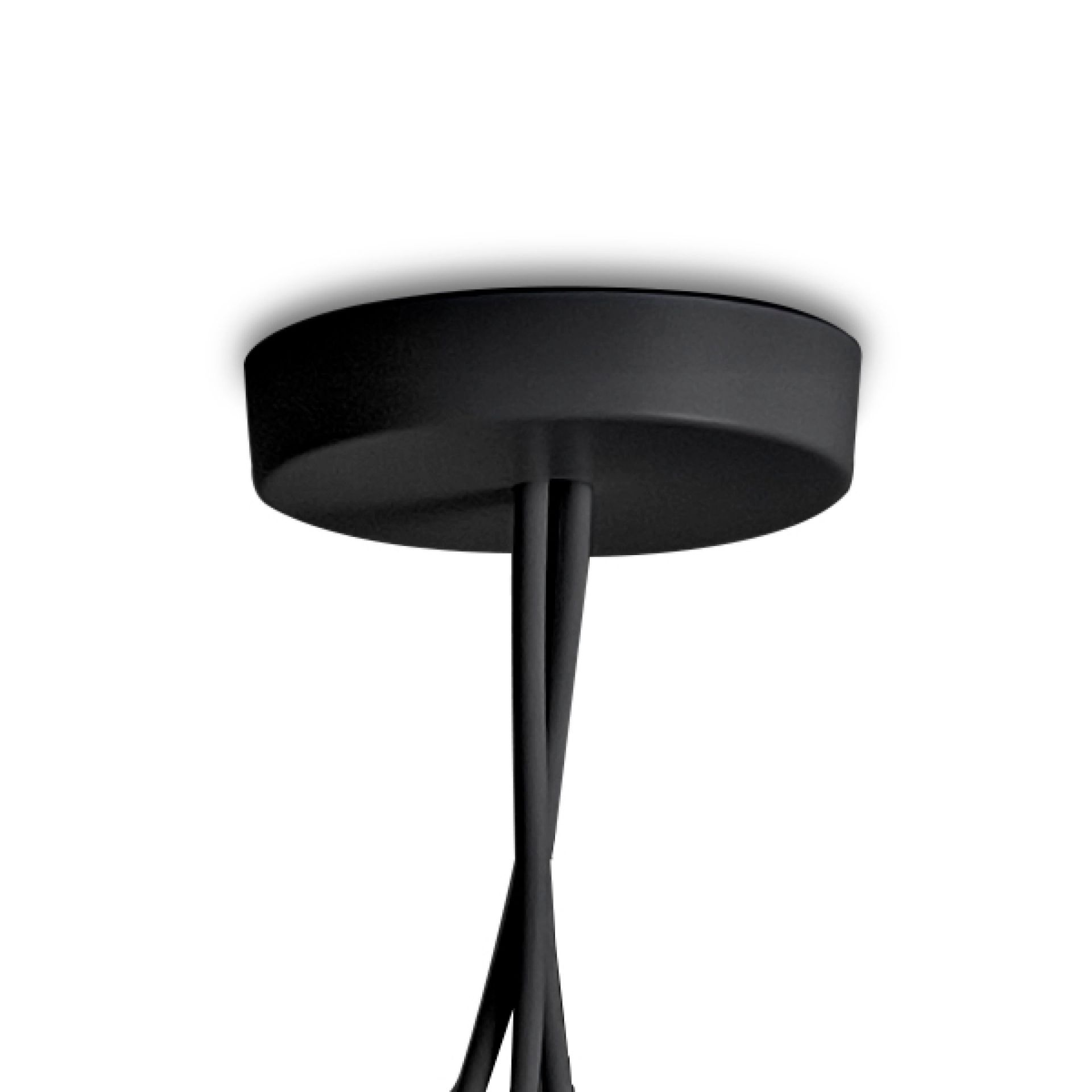 Schwarze Vielfach Rosette für Flos Aim Pendelleuchte, Detailaufnahme der Deckenbefestigung mit Kabeln.
