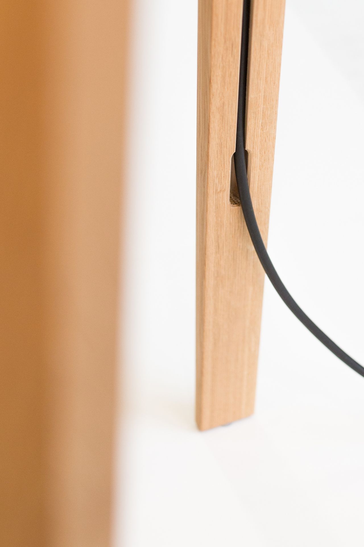 Luca Lean Anlehnleuchte Eiche natur/weiß Maigrau