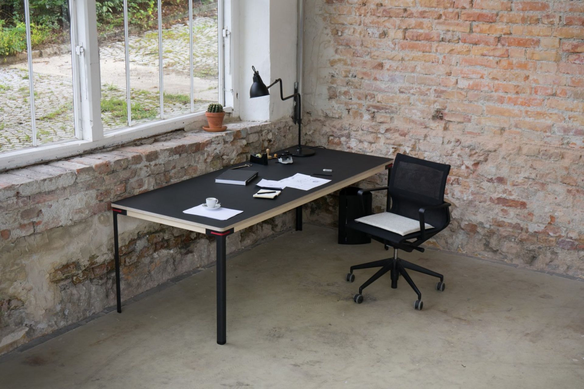 Seiltänzer Tisch Nils Holger Moormann