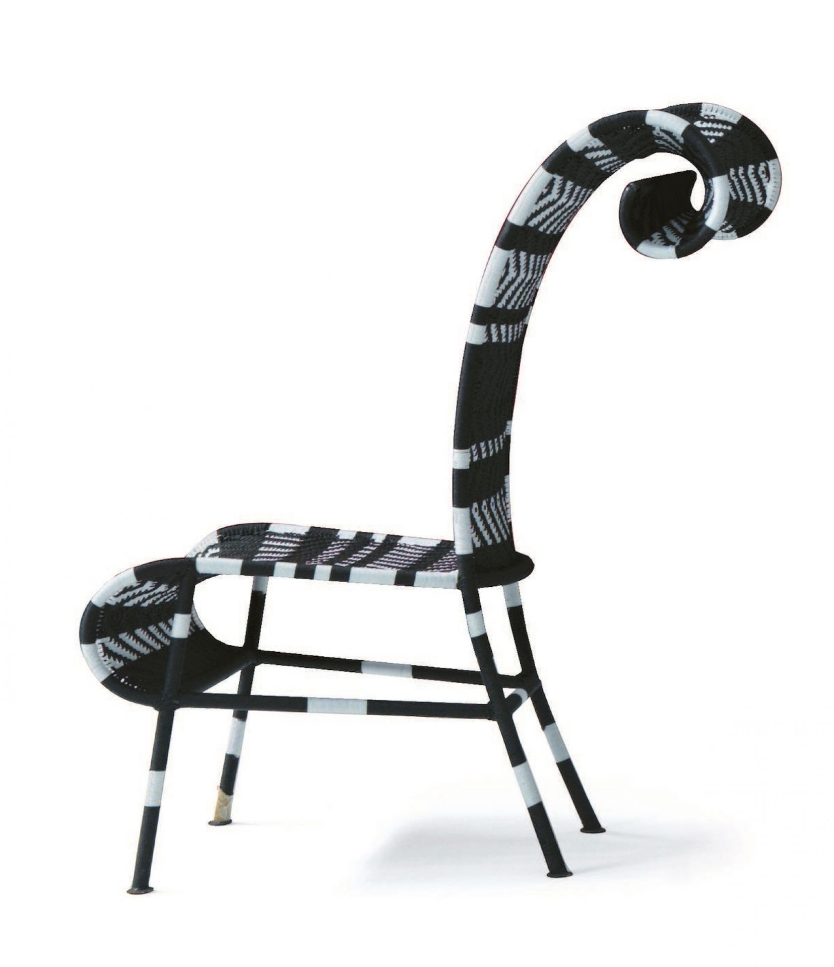 Sunny Stuhl von Moroso, M' Afrique Collection, schwarz-weiß gestreift, modernes Design für Wohnräume.