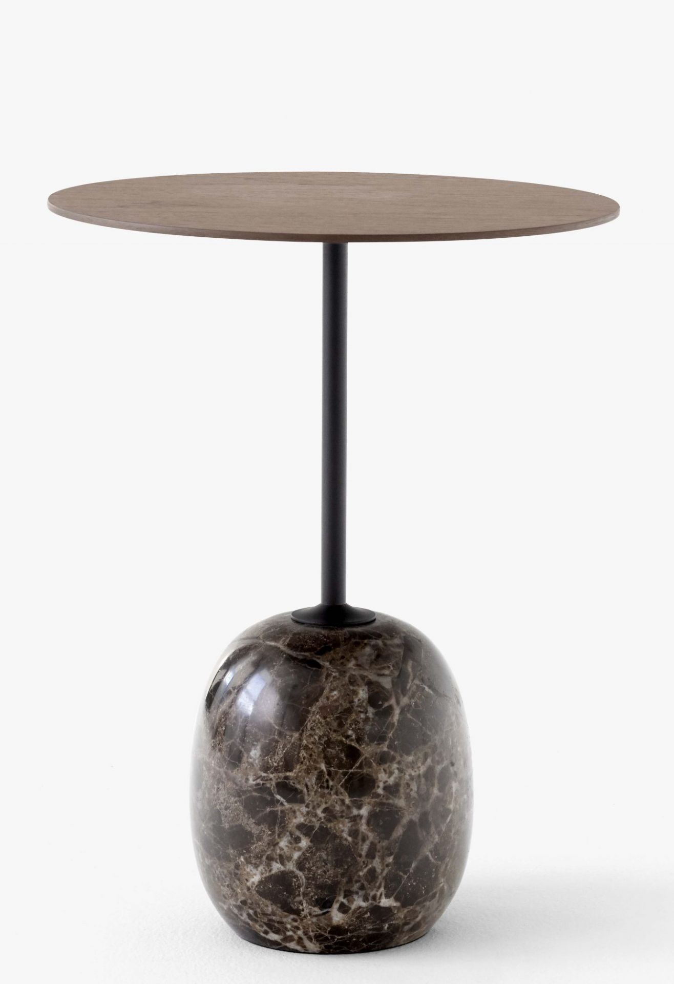 Lato Beistelltisch mit Nussbaum-Holzplatte und Marmorfuß Emparador von AndTradition.