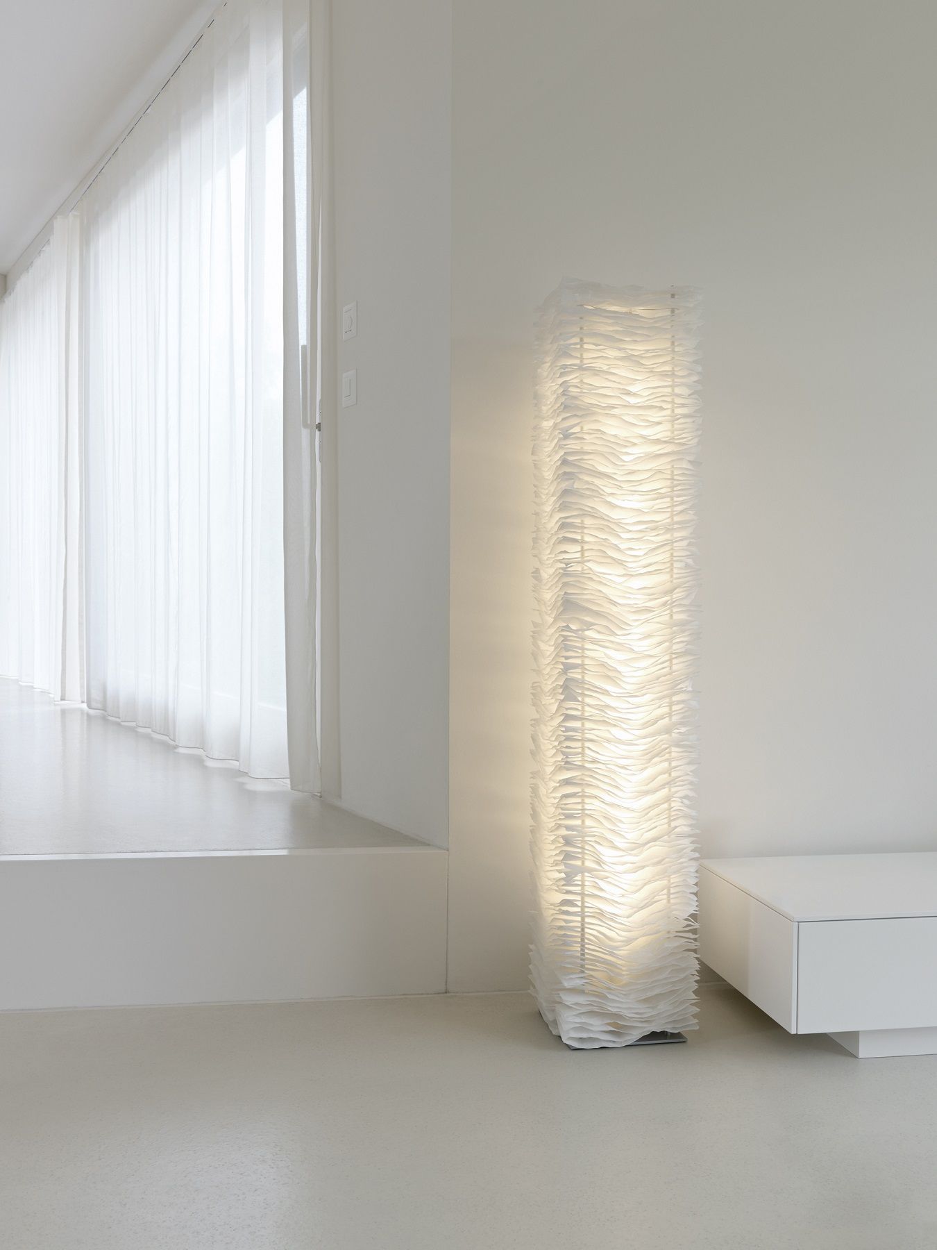 One by one Stehleuchte Belux