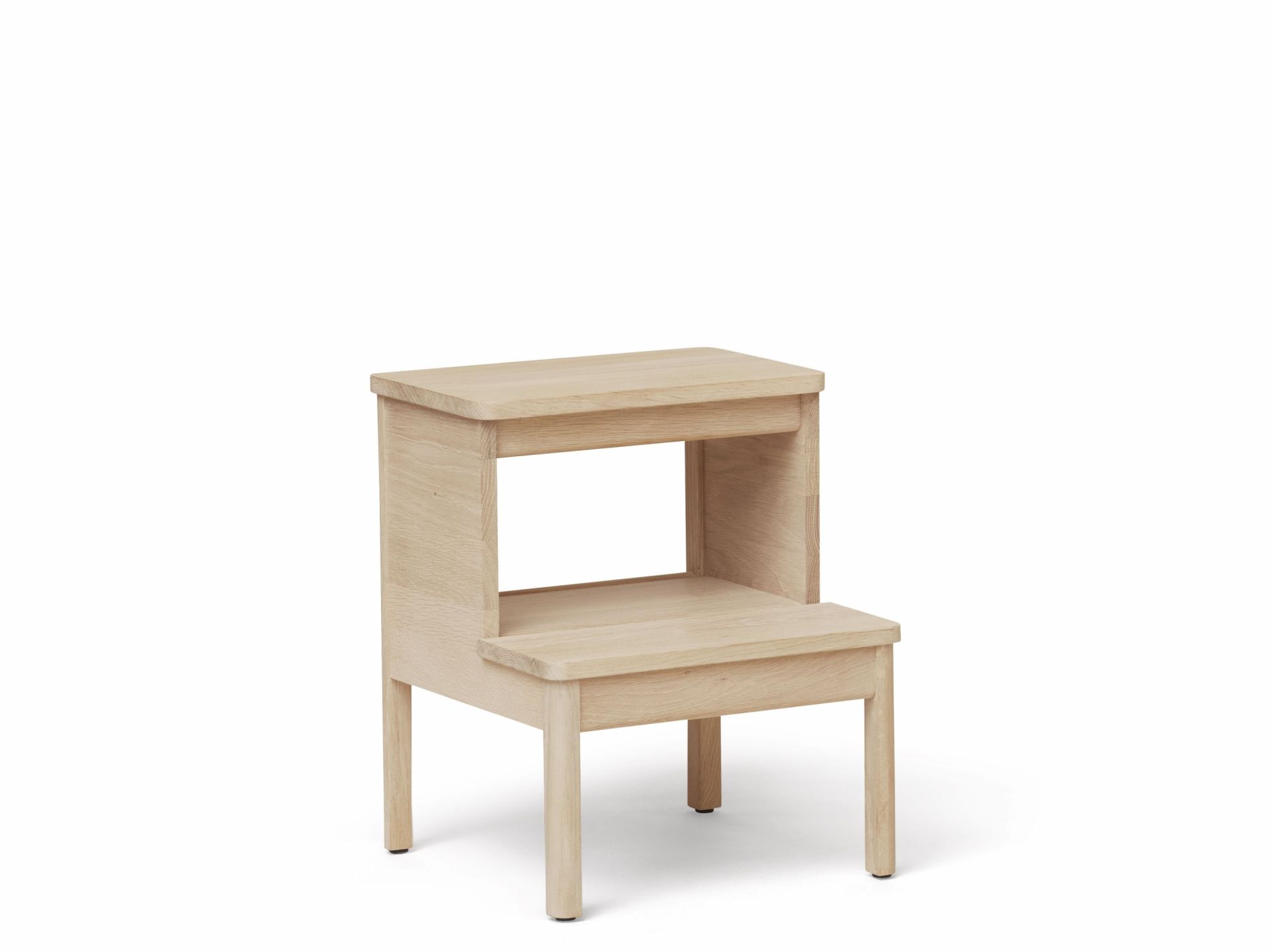 A Line Steighocker von Form & Refine aus Eiche, weiß geölt, mit zwei Stufen.