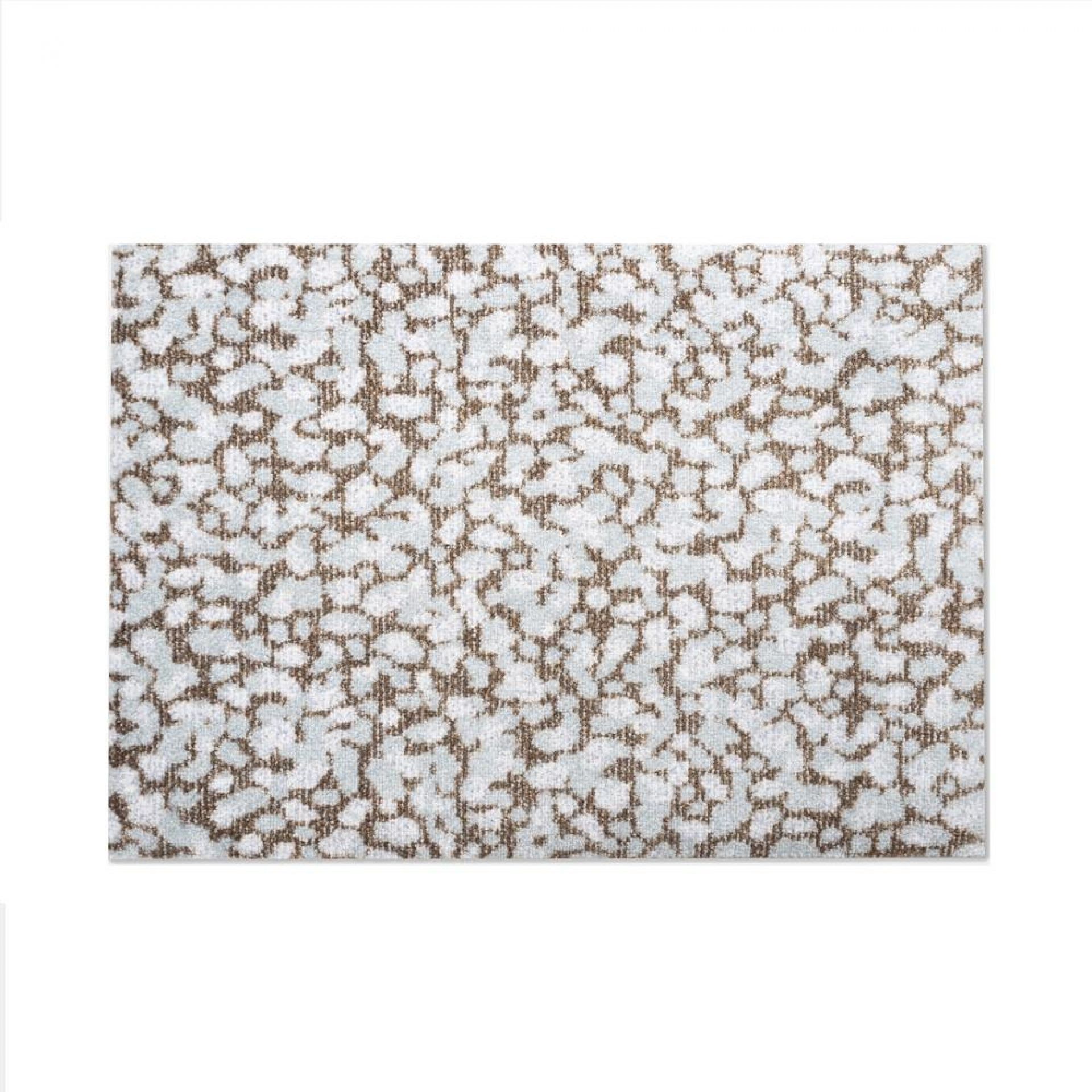 Nahaufnahme der Grain Sandstone Heymat Fußmatte mit abstraktem Muster in Weiß und Braun.