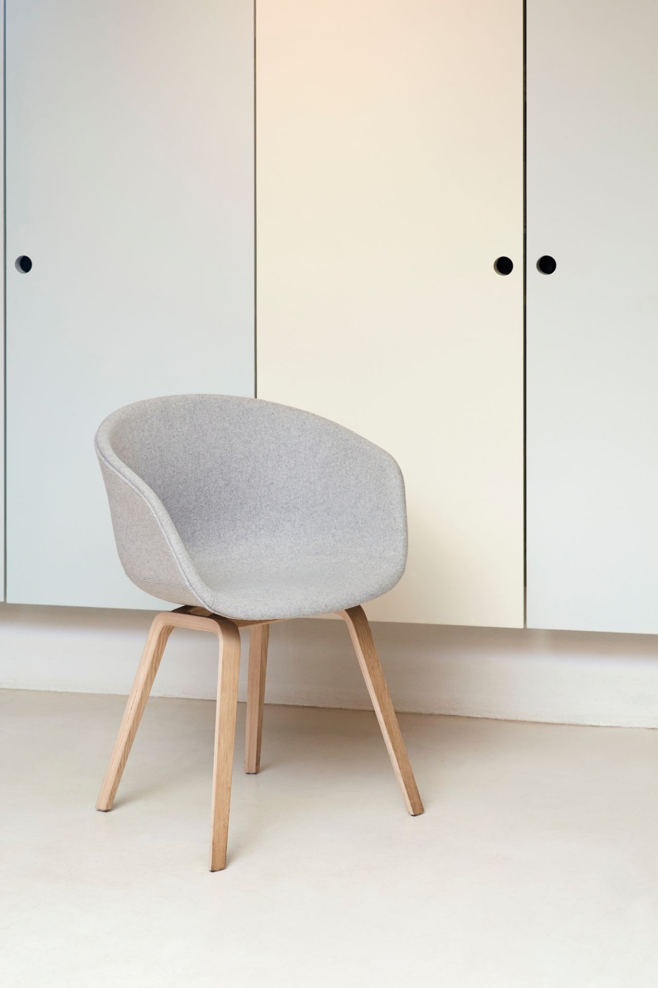 About A Chair AAC23 / AAC 23 Stuhl mit Vollpolster Hay