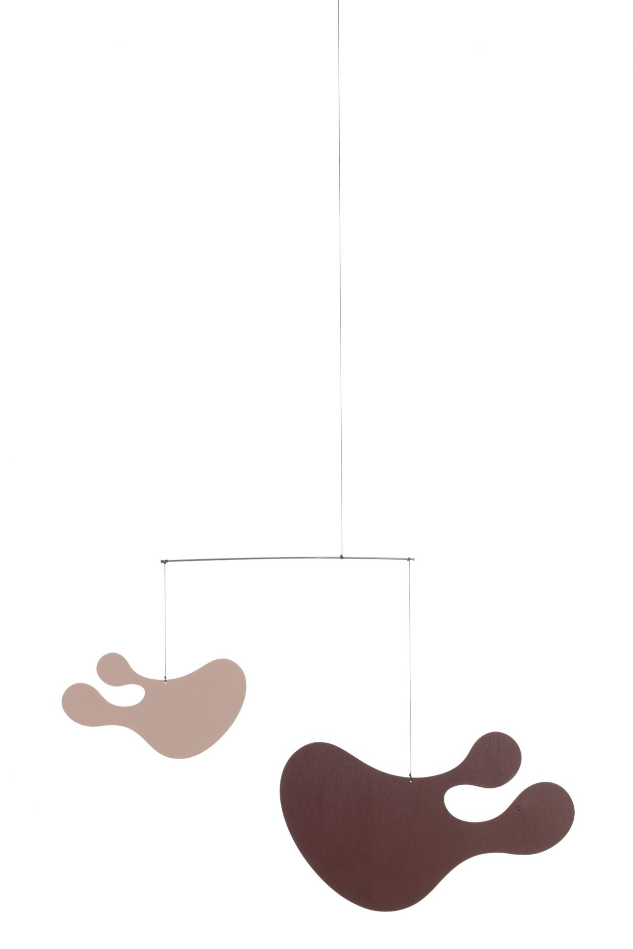 Vitra Plywood Mobile, Limited Edition, mit zwei organisch geformten Elementen in Braun und Beige.