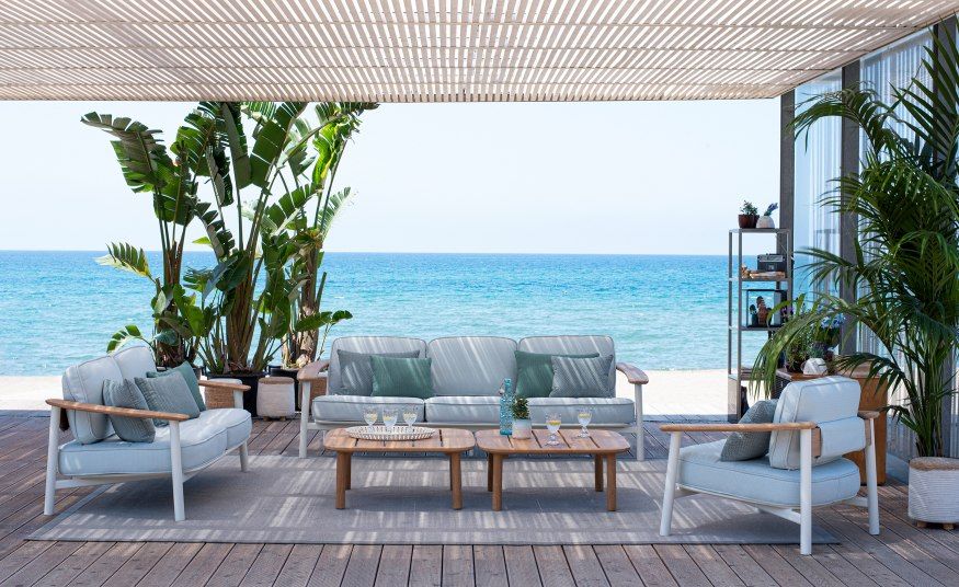 Emu Twins Lounge Chair Sessel und Sofa Outdoor Möbel mit Meerblick für entspannte Stunden.