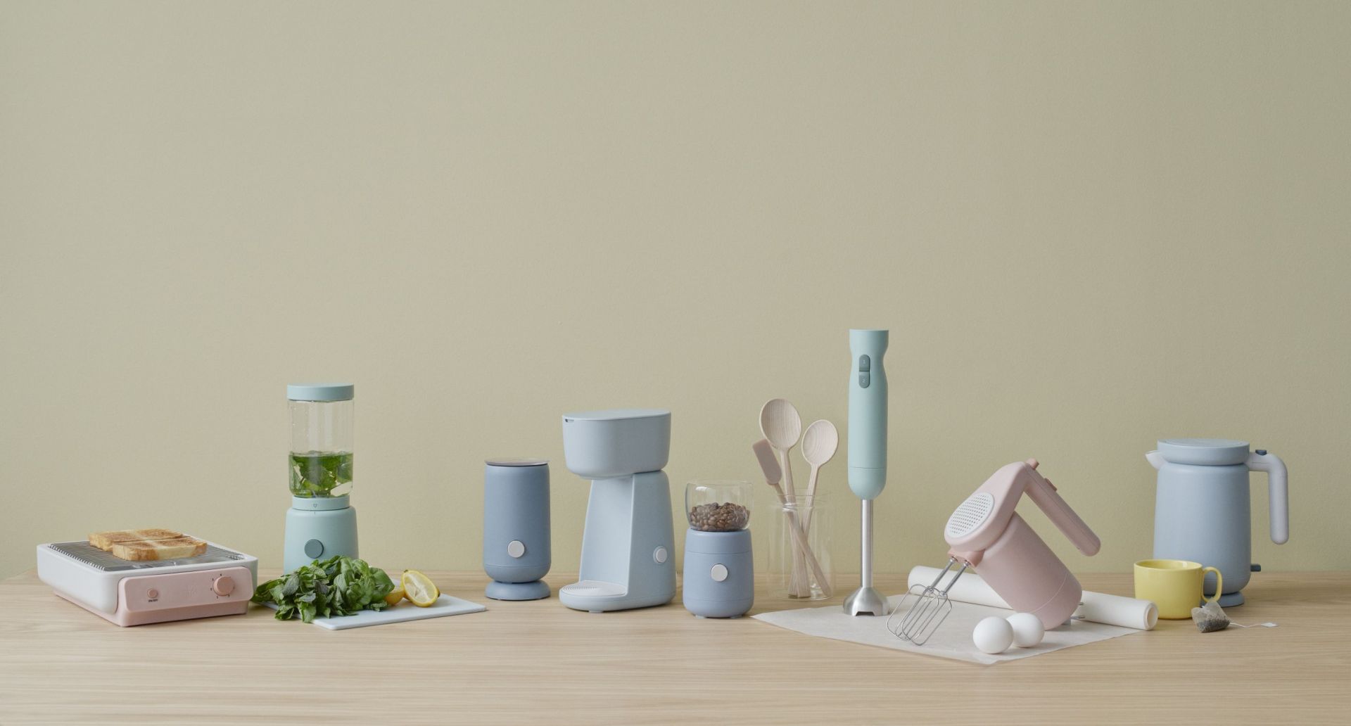 Helle FOODIE Solo-Kaffeemaschine von RIG TIG by Stelton. Einzelstück für köstlichen Kaffee, hellblaues Design.