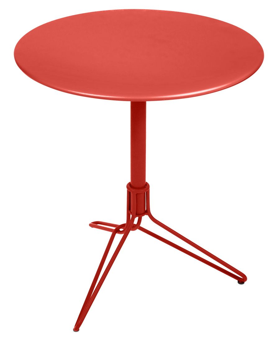 Roter Flower Tisch von Fermob für den Außenbereich, runder Gartentisch aus Metall.
