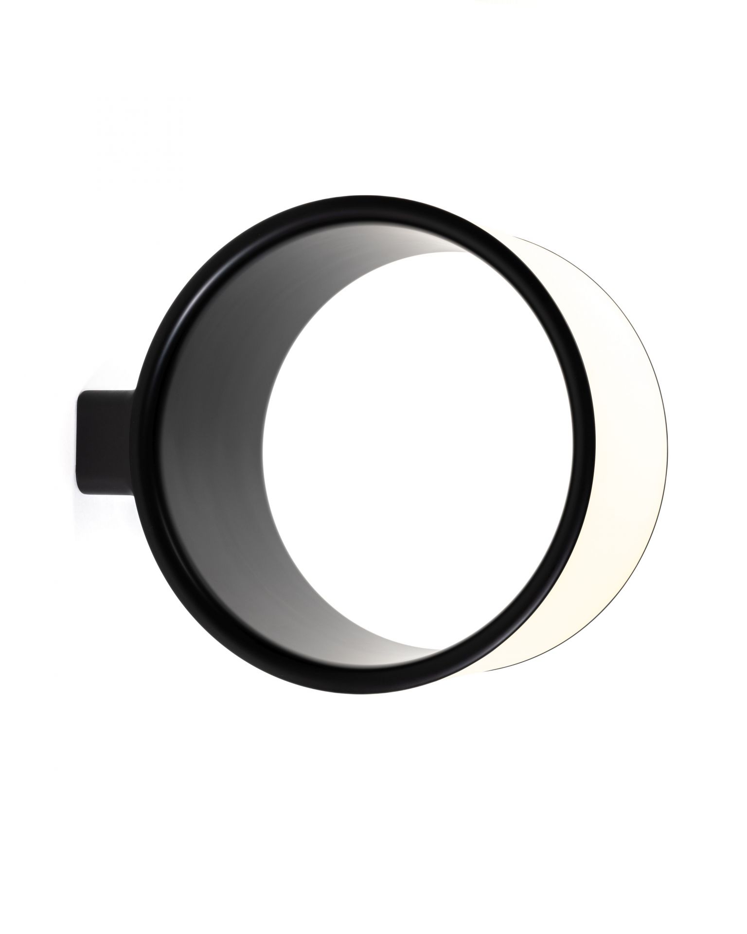 Lost Wandleuchte von Magis, schwarzer Ring mit integrierter LED-Beleuchtung, modernes Design.