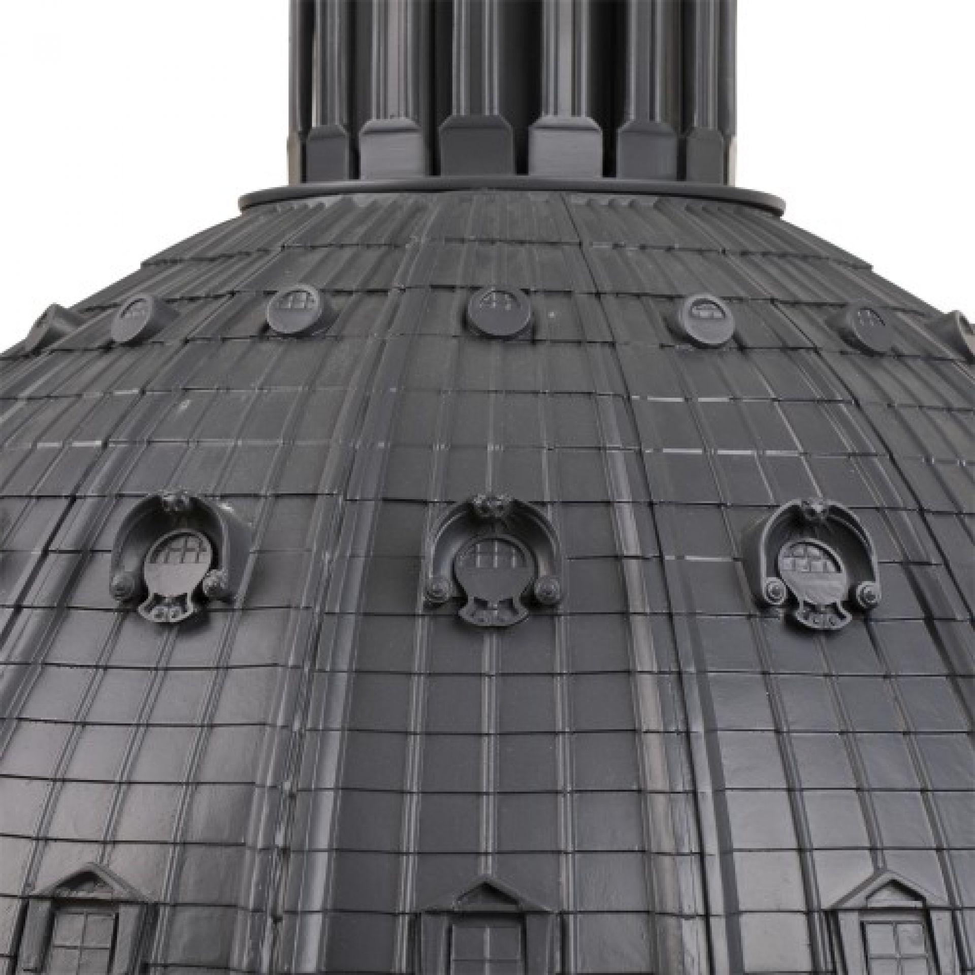 Detailaufnahme der Seletti Cupolone Pendelleuchte, eine moderne Hängelampe in Kuppelform.