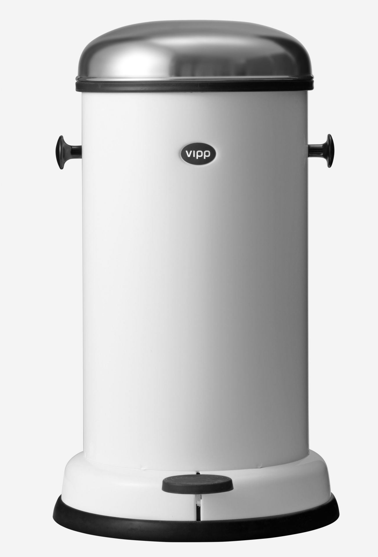 Weißer Vipp Treteimer mit Edelstahldeckel, schwarzem Fuß und Pedal für hygienische Abfallentsorgung im Badezimmer.