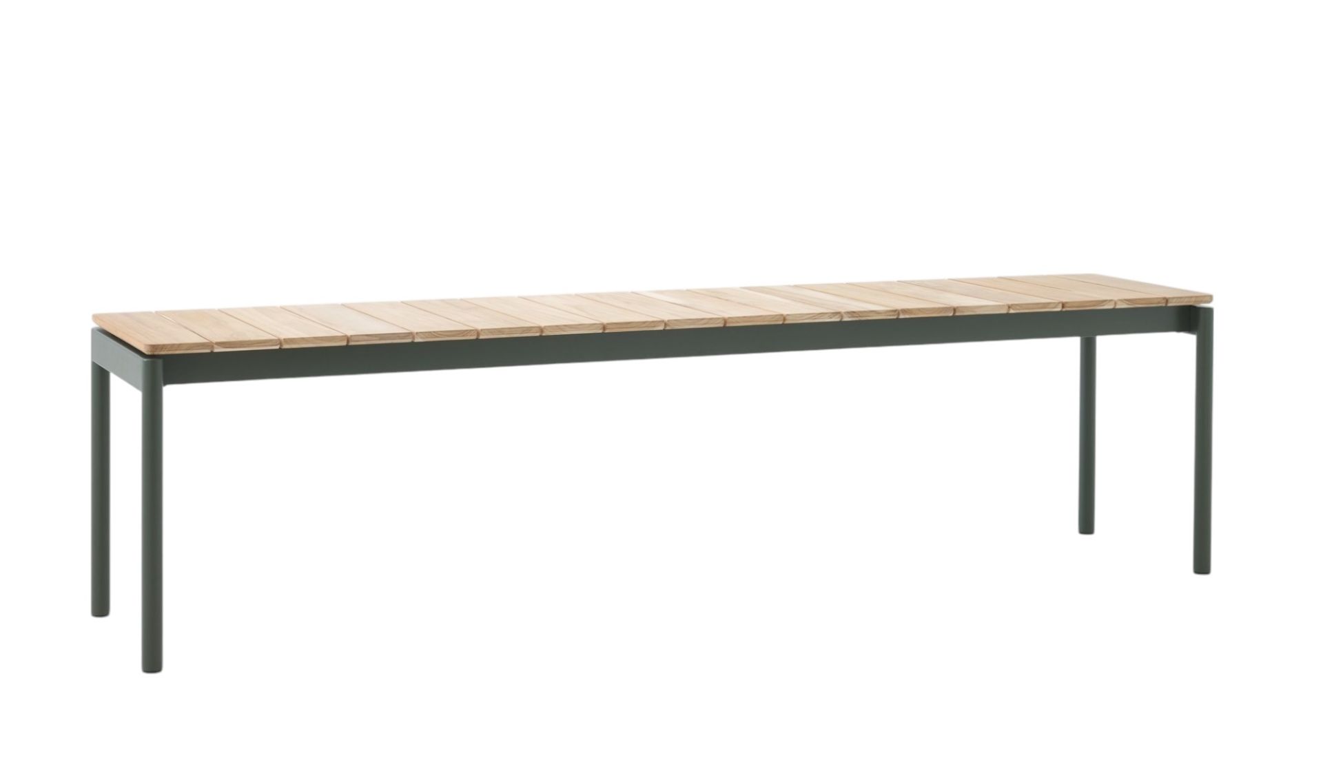 AndTradition Ville AV28 Bank für den Außenbereich mit Holzlatten und grünem Metallgestell.