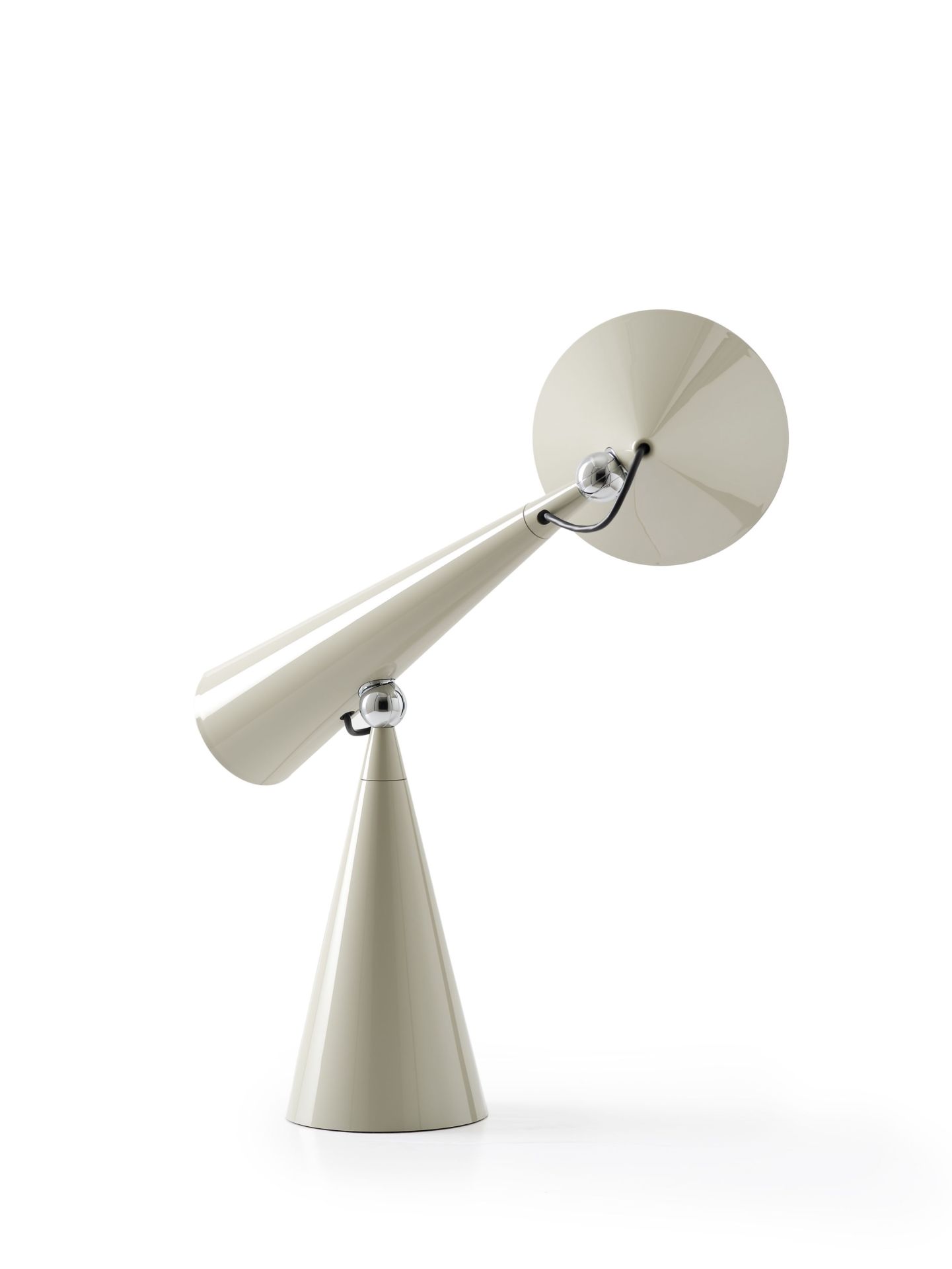 Nahaufnahme der Tom Dixon Pose Task Light LED Tischleuchte in Putty.