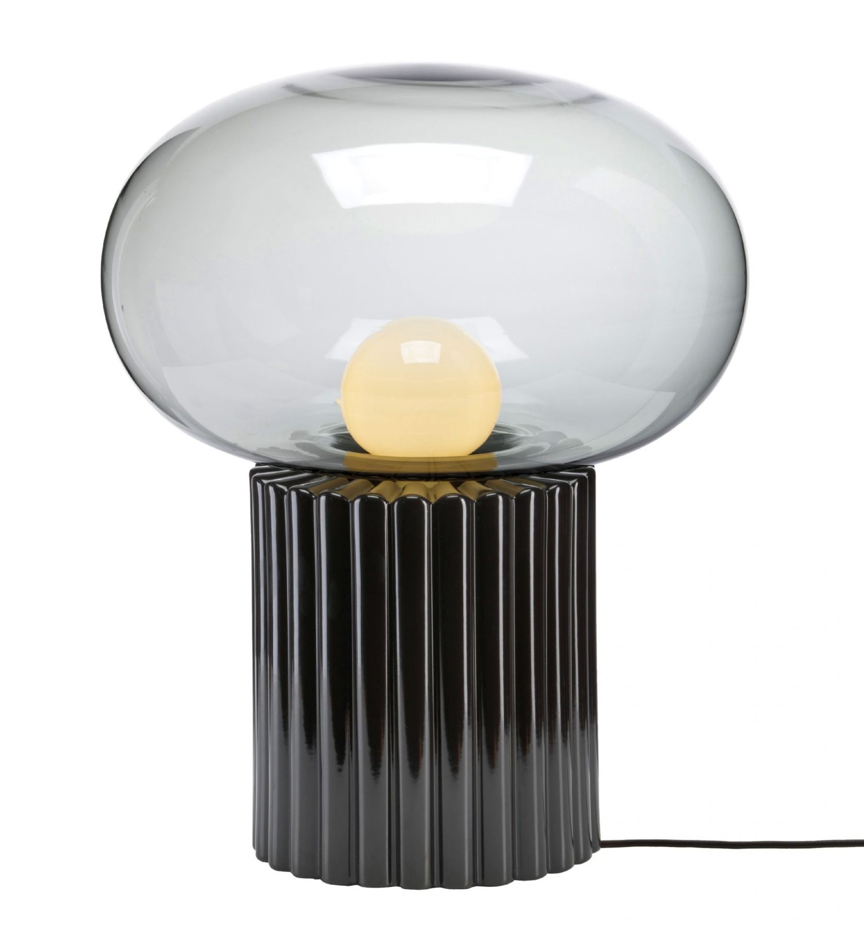 Fungi Bodenleuchte Favius Schwarz: Moderne Stehlampe mit geriffeltem Sockel und grauem Glasschirm.