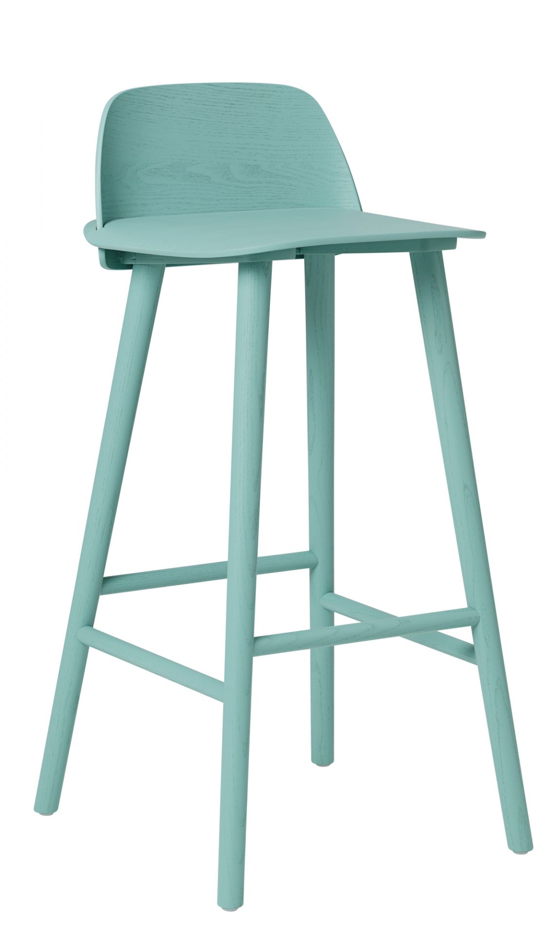 Nerd Barhocker von Muuto, hellblau, aus Holz, mit Rückenlehne und Fußstütze.