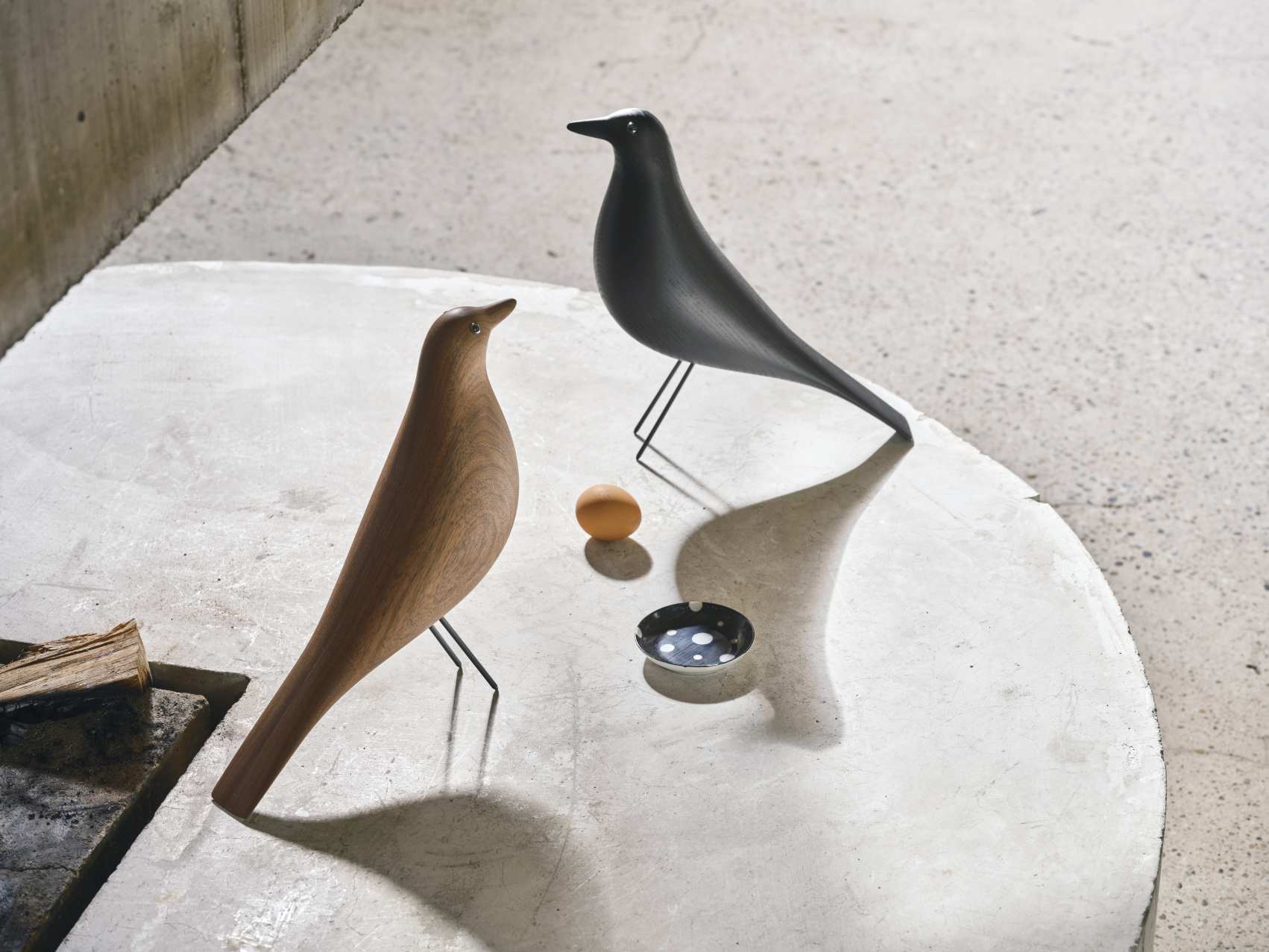 Eames House Bird Skulptur Esche schwarz Vitra 