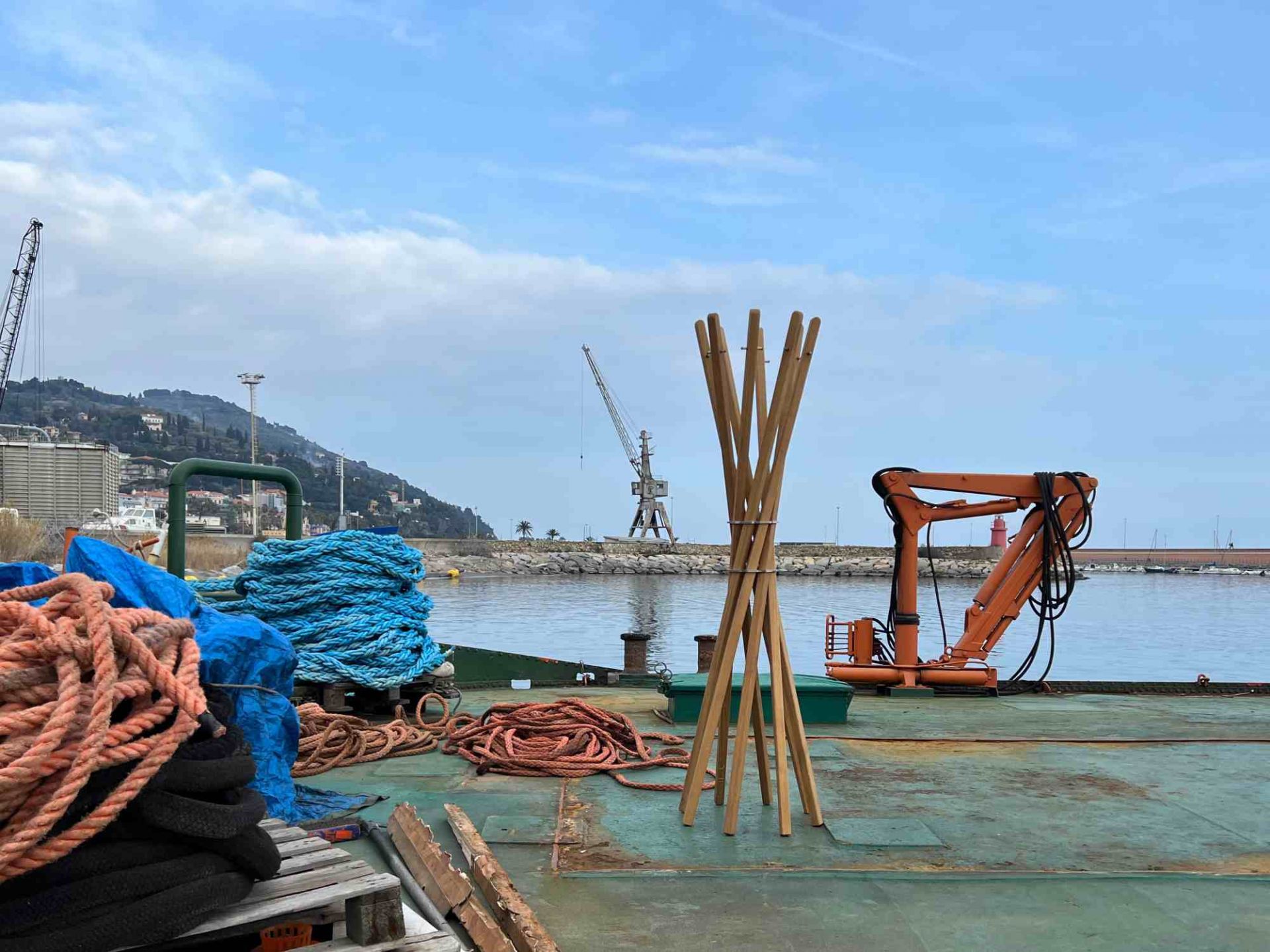 Marilyn Garderobenständer aus Eiche von Keilbach Designprodukte, minimalistischer Kleiderständer mit acht Stäben.