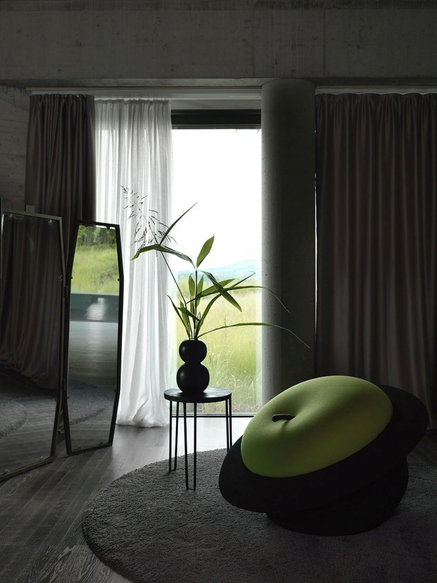 Grüner MagriTTA Sessel-Pouf von Gufram, ein Design-Möbelstück im modernen Wohnzimmer. Sitzmöbel und Designelement.