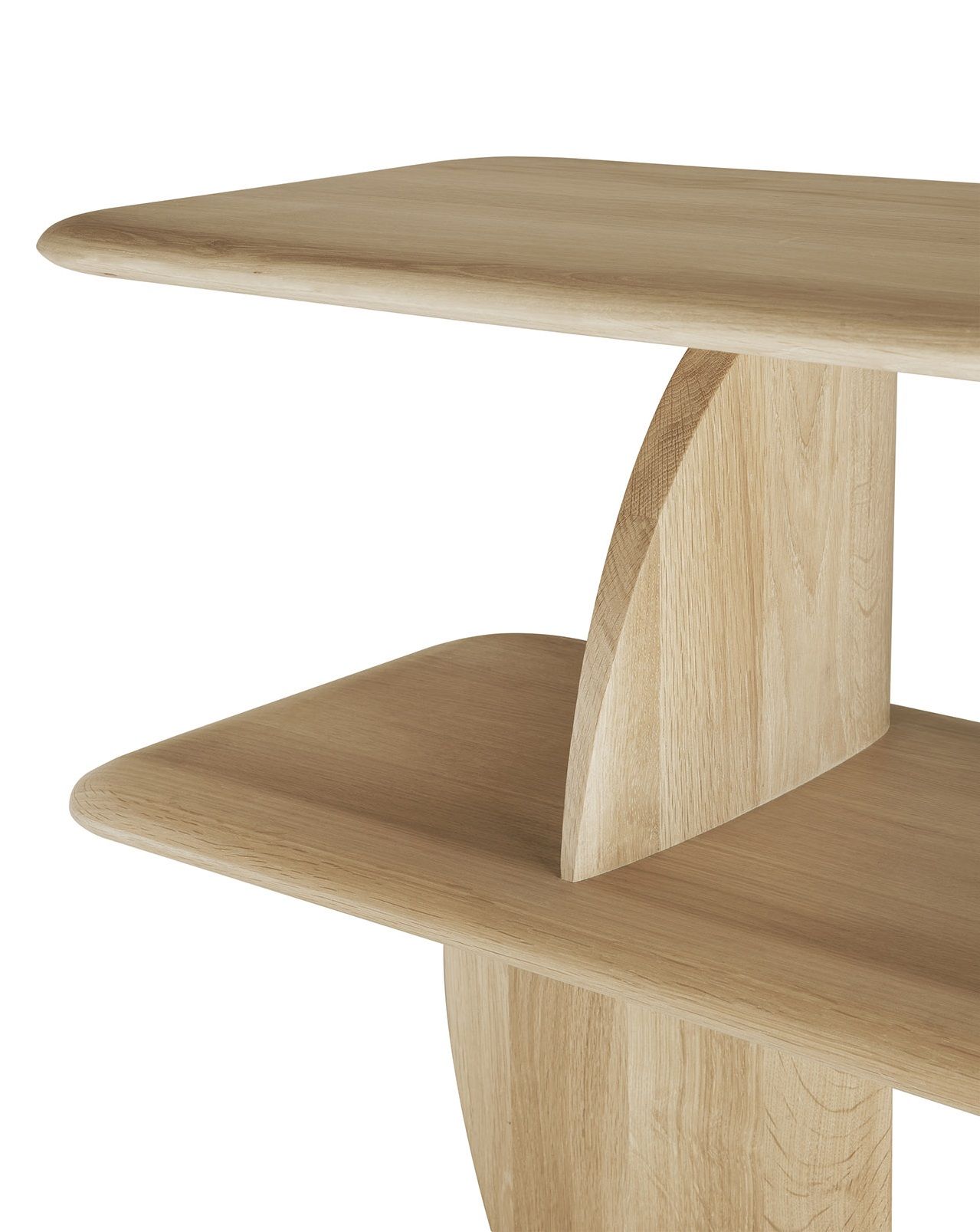 Detailaufnahme: Geometric Regal aus geölter Eiche von Ethnicraft, modernes Holzregal.