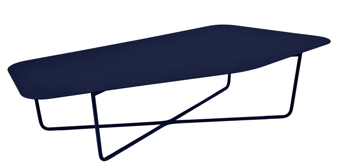 Blauer Ultrasofa Outdoor Tisch von Fermob, moderner Couchtisch für Terrasse und Garten.