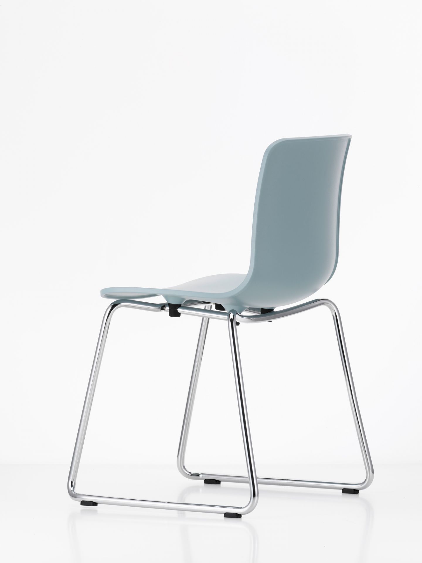 Hal Sledge Stuhl von Vitra, hellblau, mit verchromtem Kufengestell, moderner Designstuhl für Esszimmer.