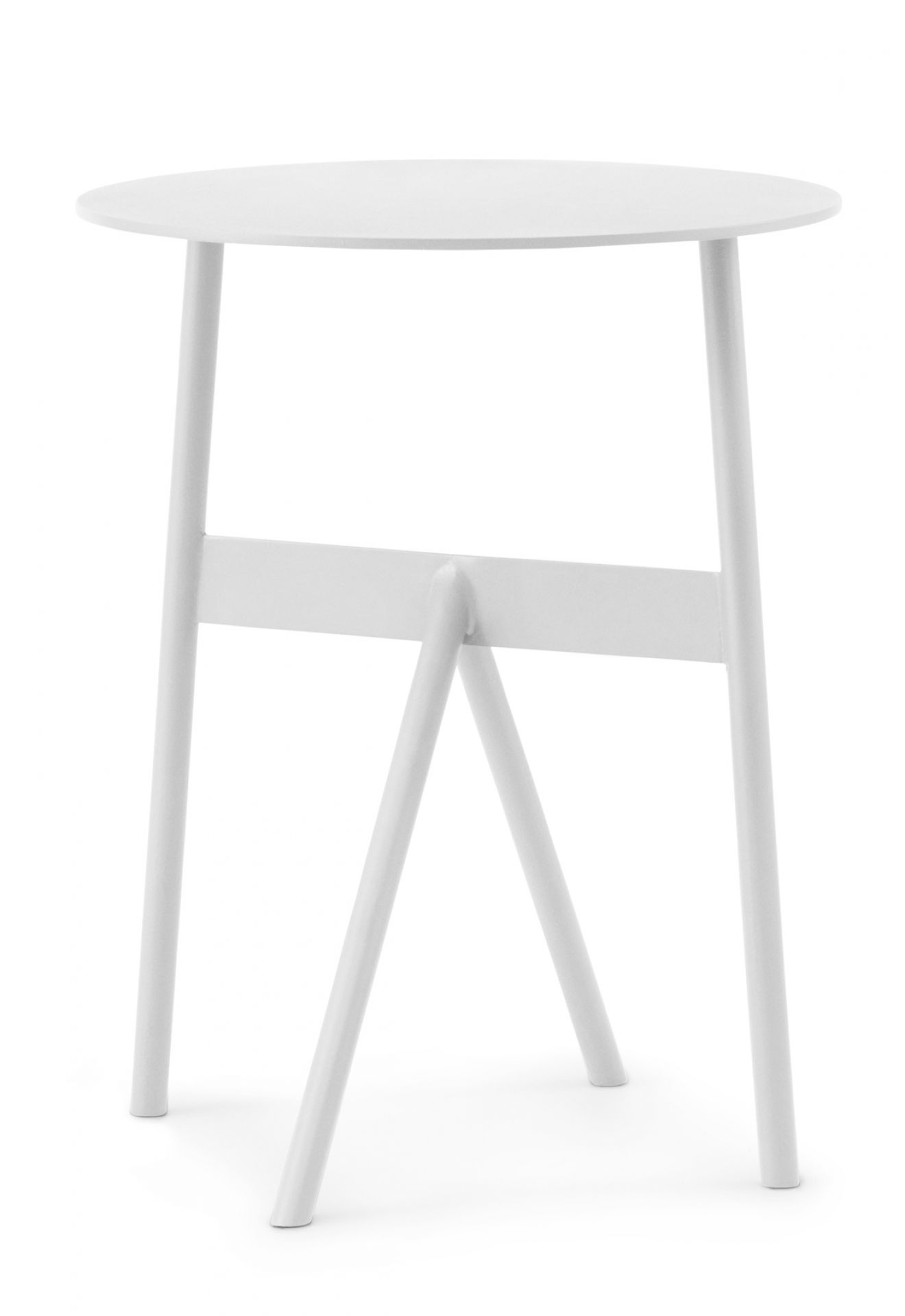 Weißer Stock Table Beistelltisch von Normann Copenhagen mit runder Tischplatte und drei Beinen.