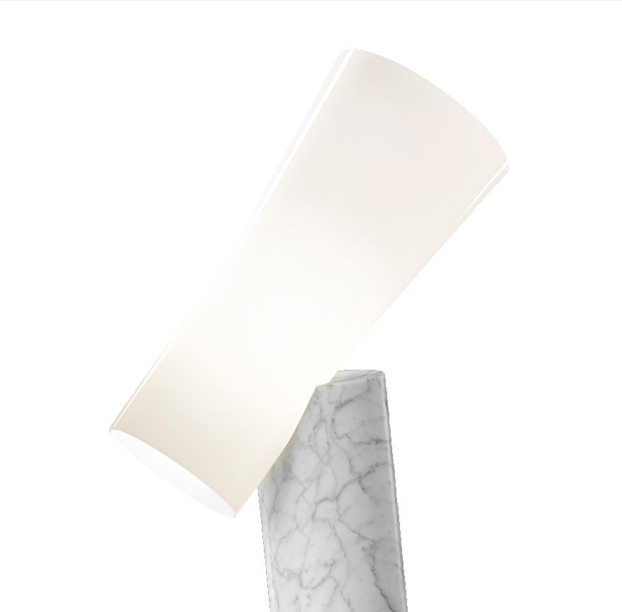 Nile Tischleuchte von Foscarini: Moderne Lampe mit weißem Schirm und Marmorfuß.