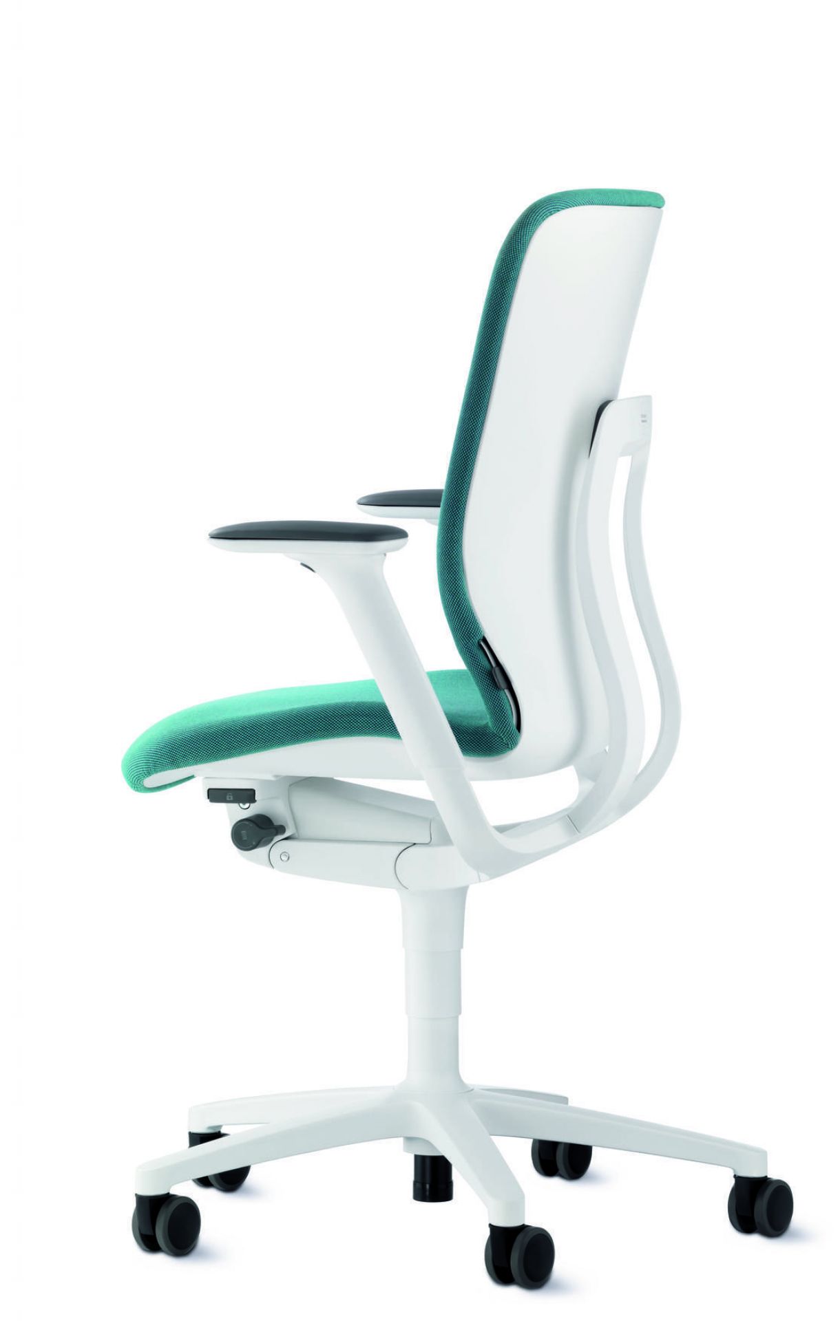Drehstuhl AT von Wilkhahn, ergonomischer Bürostuhl mit weißem Rahmen und türkisfarbenem Sitzbezug, Seitenansicht.