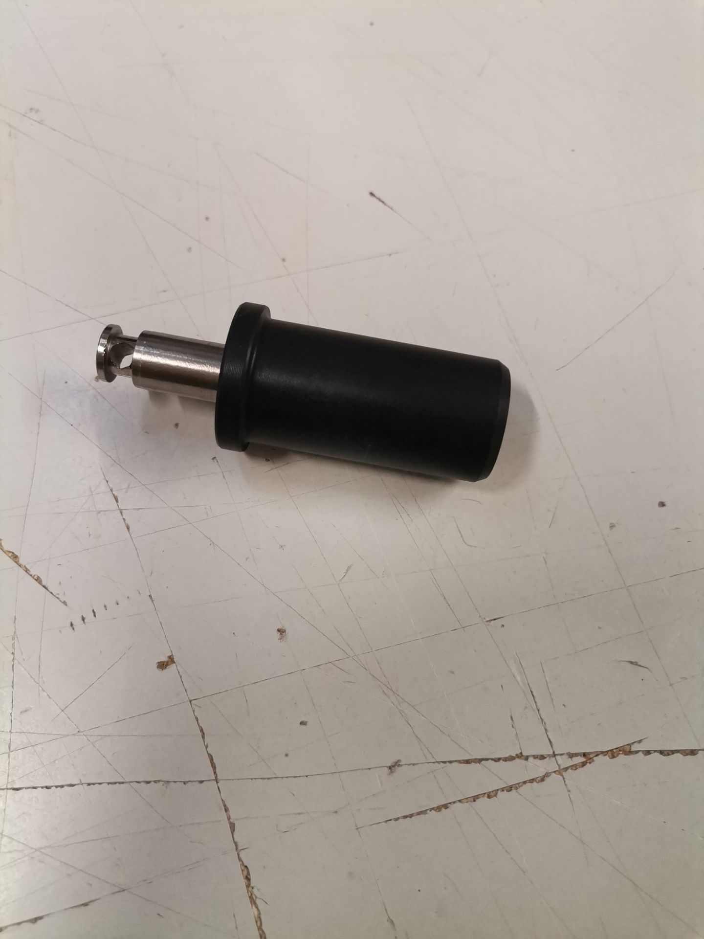 Fix-e Plus Adapter für USM Haller Tische und Kitos E zur Lifto Befestigung.