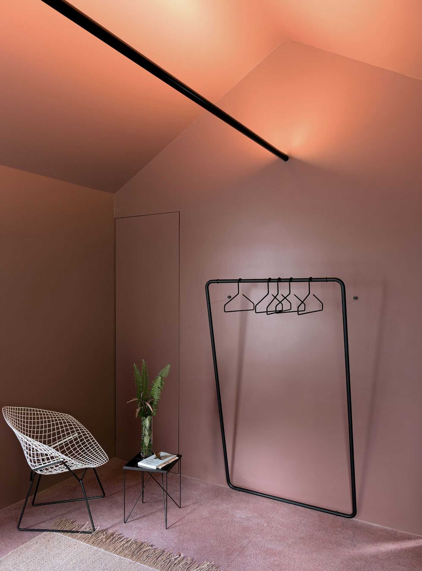 Curve Wandgarderobe Schönbuch