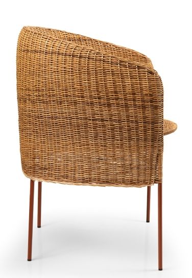 Caribe Dining Chair von ames, Outdoor Stuhl aus Rattan mit braunen Beinen.